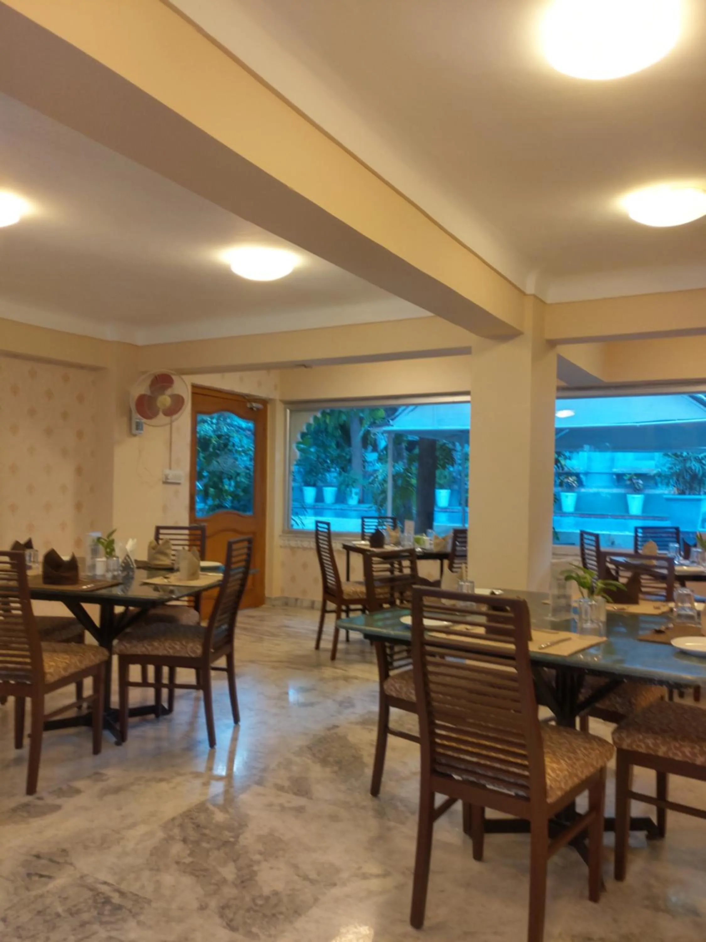 Restaurant/places to eat in Hotel Raj Palace Udaipur