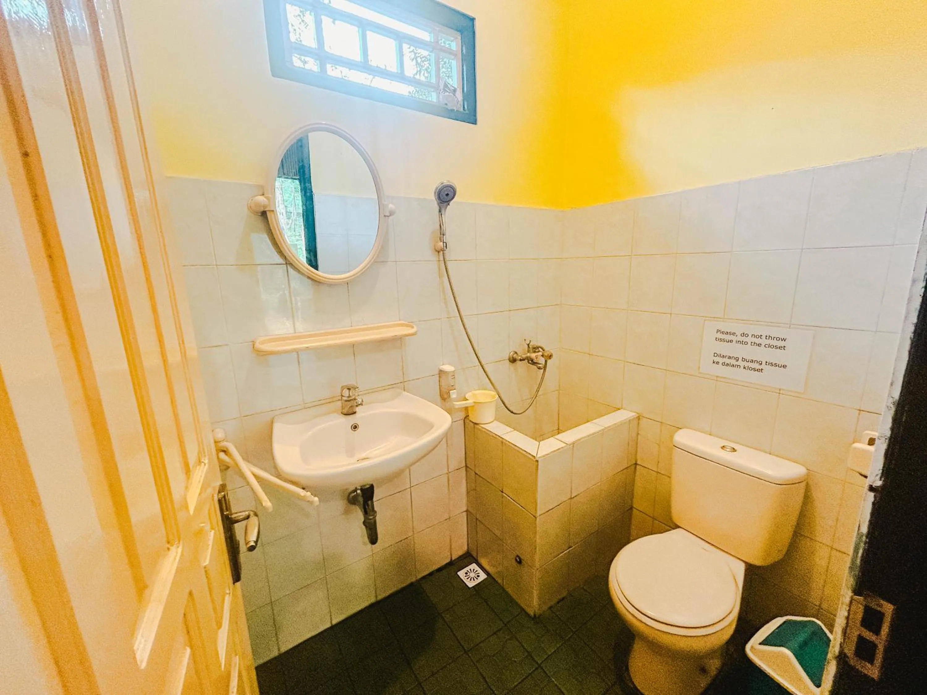 Shower in Lembah Rinjani Villa & Resto Syariah by ecommerceloka