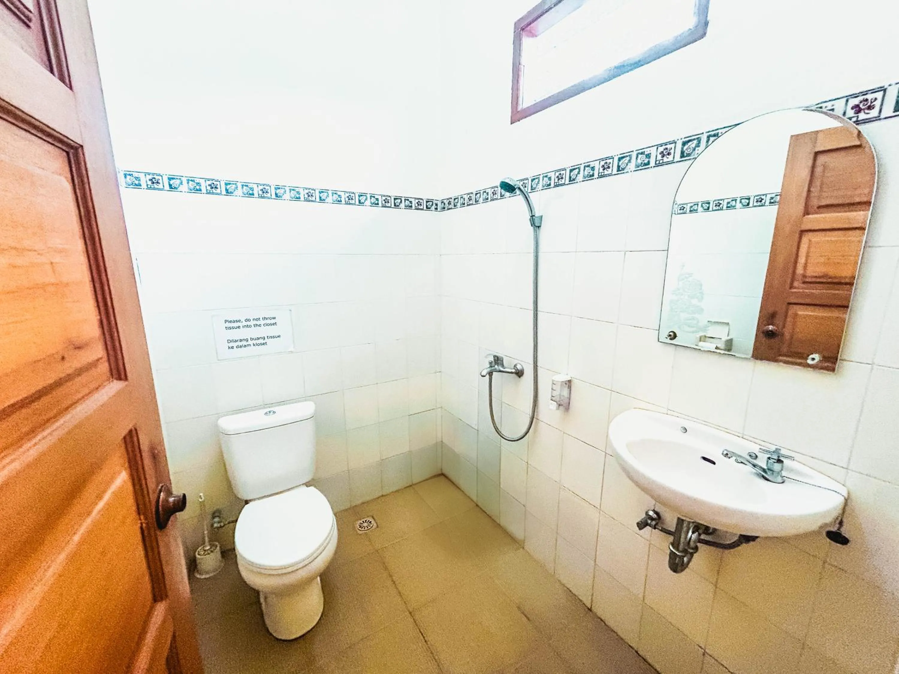 Shower in Lembah Rinjani Villa & Resto Syariah by ecommerceloka
