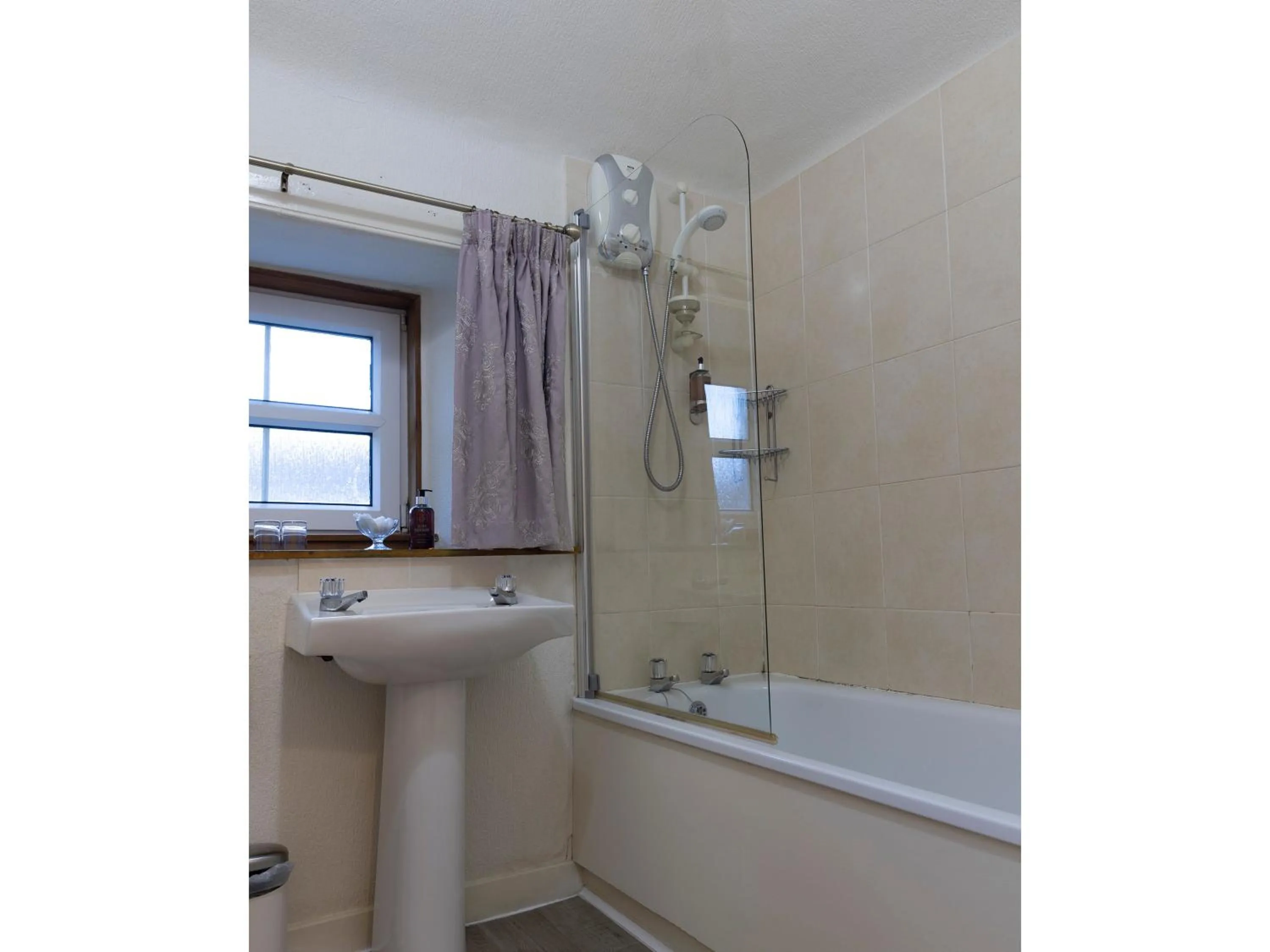 Bathroom in Loch Leven Hotel & Distillery