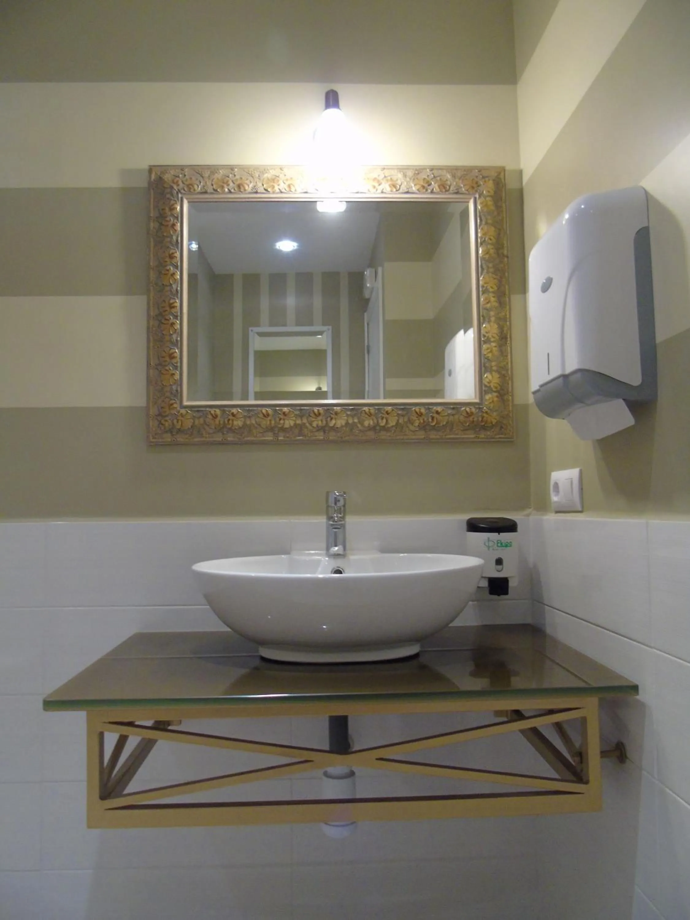 Bathroom in Hotel Bruselas