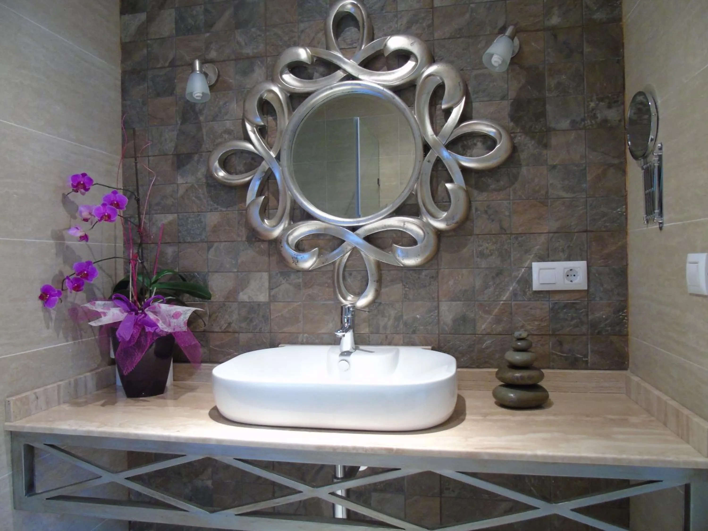 Toilet in Hotel Bruselas