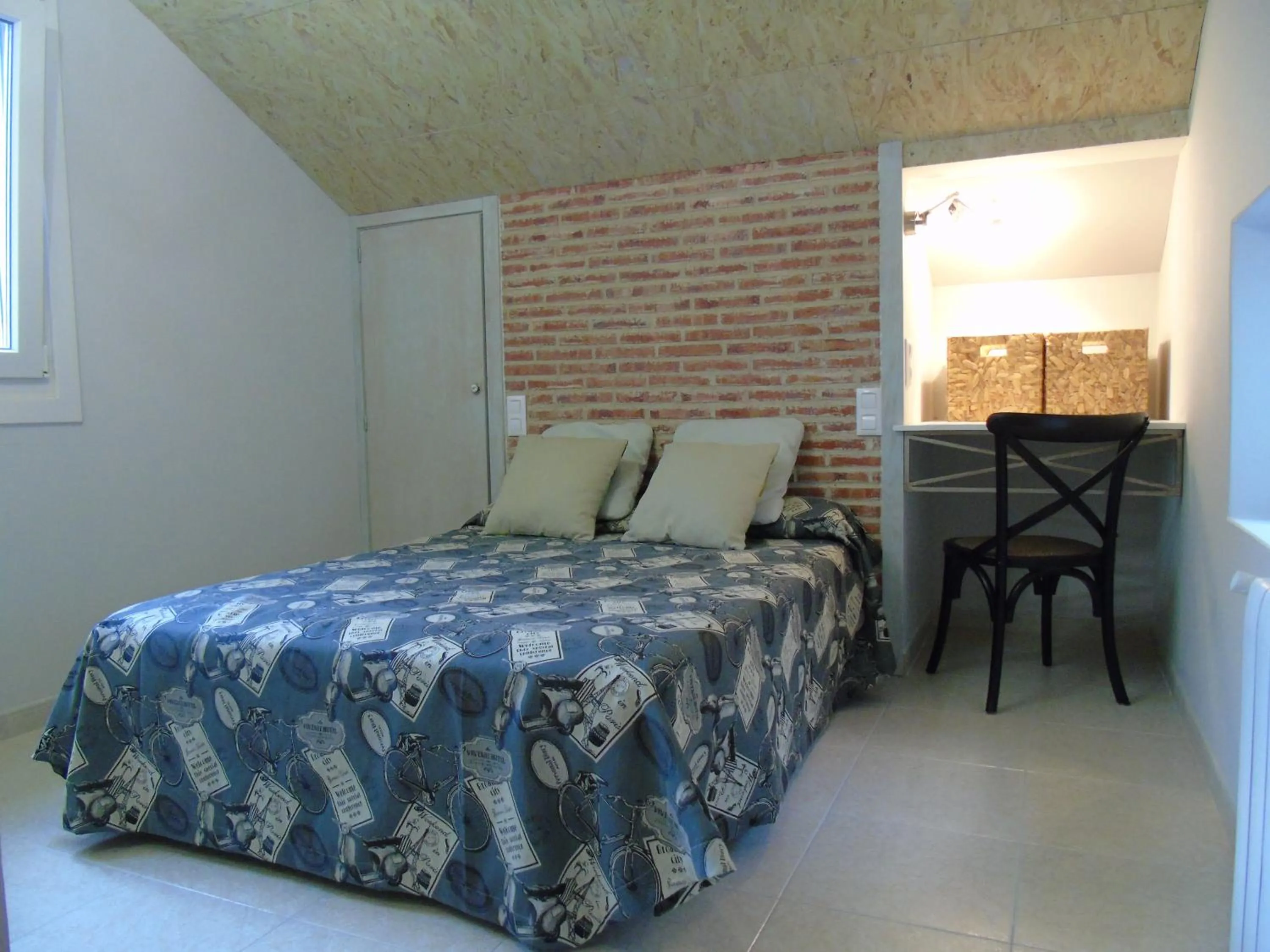 Photo of the whole room, Bed in Hotel Bruselas