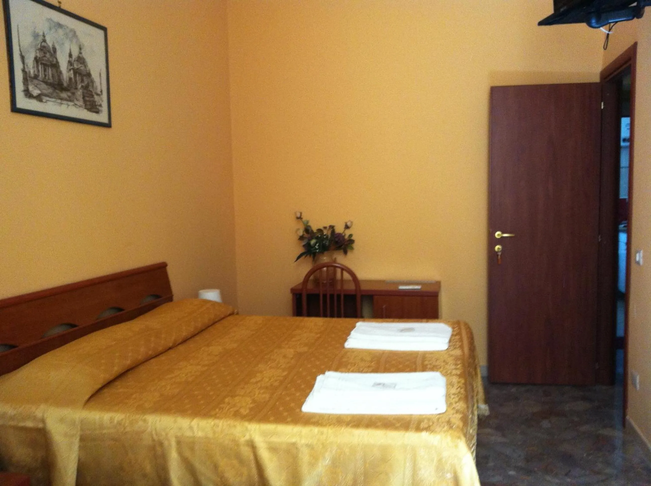 Photo of the whole room, Bed in San Daniele Bundi House