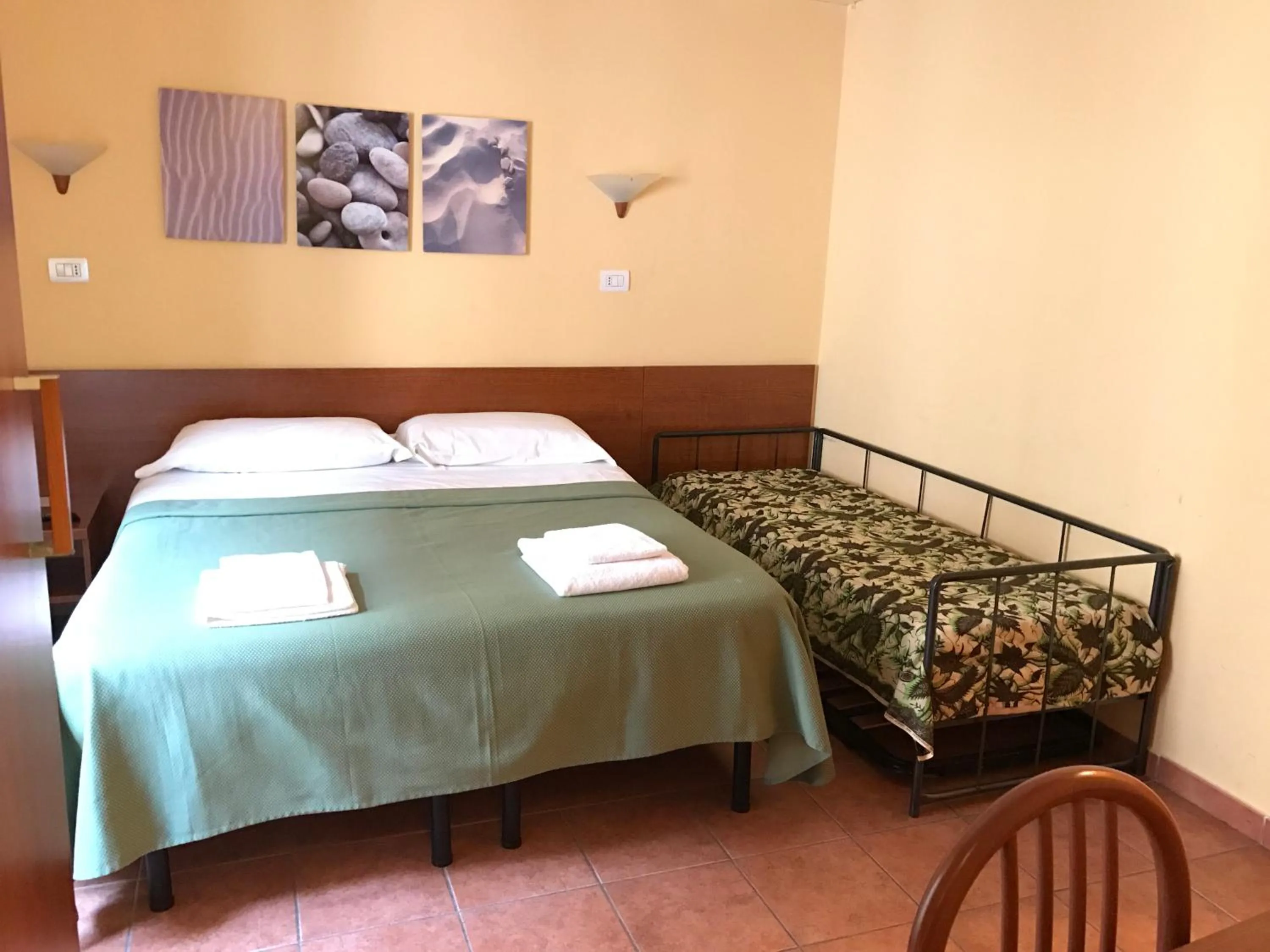 cot, Bed in San Daniele Bundi House