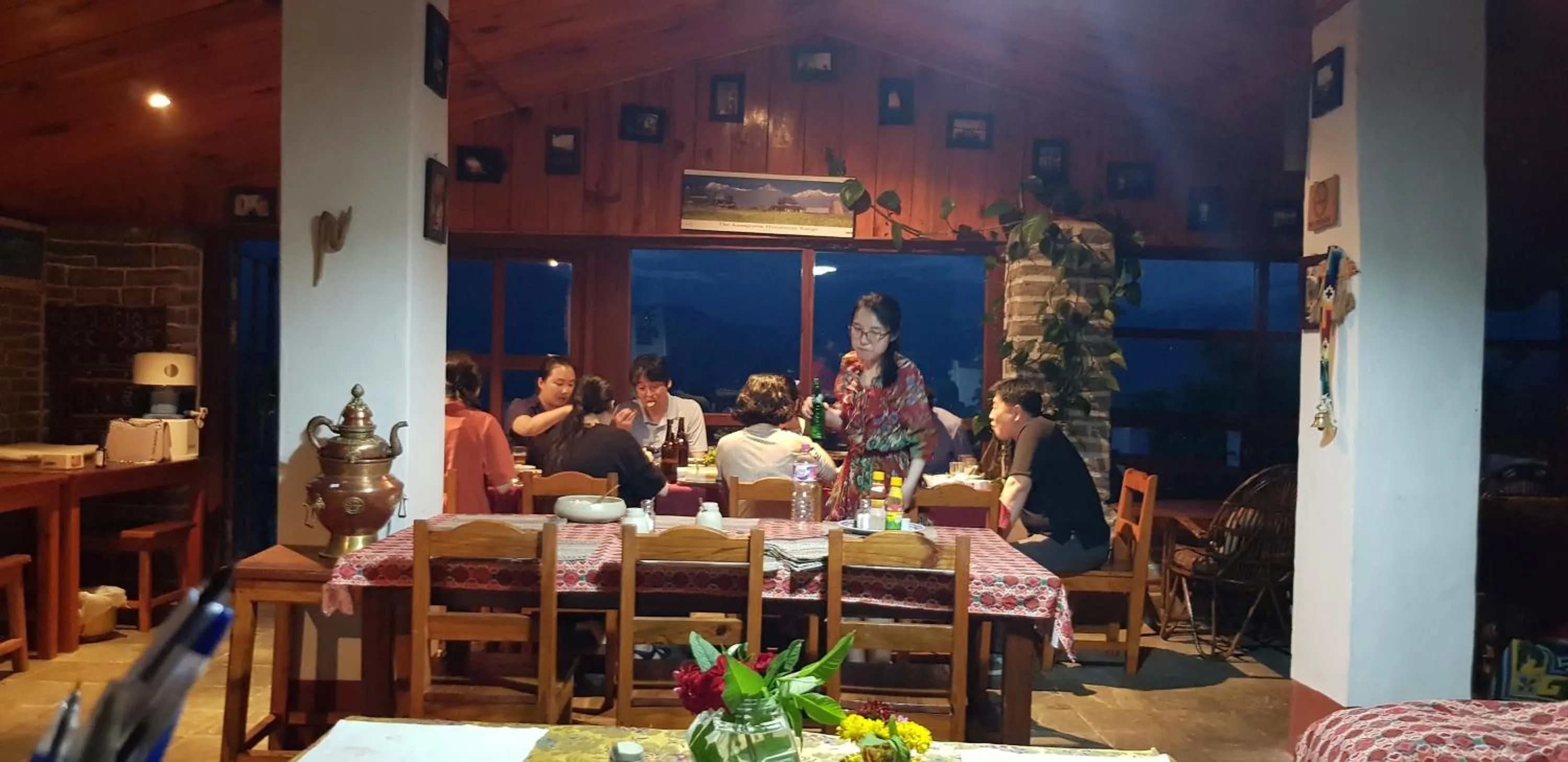 Restaurant/places to eat in ES Deurali Resort