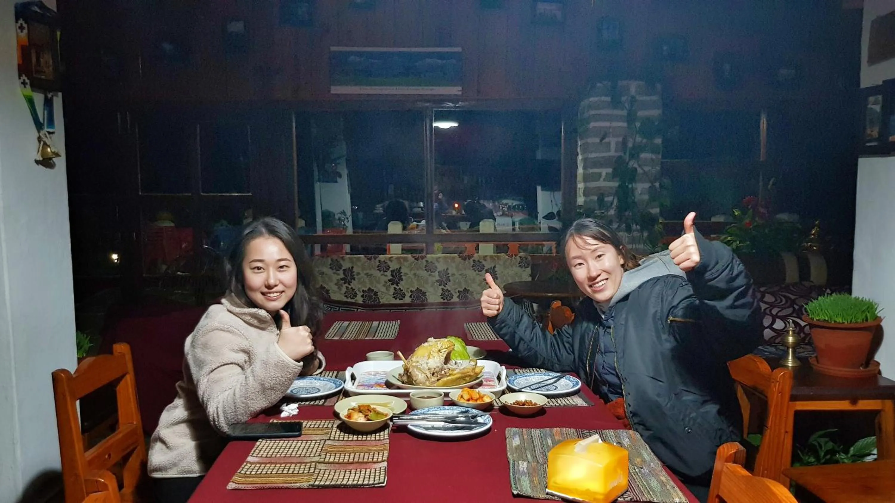 Restaurant/places to eat in ES Deurali Resort