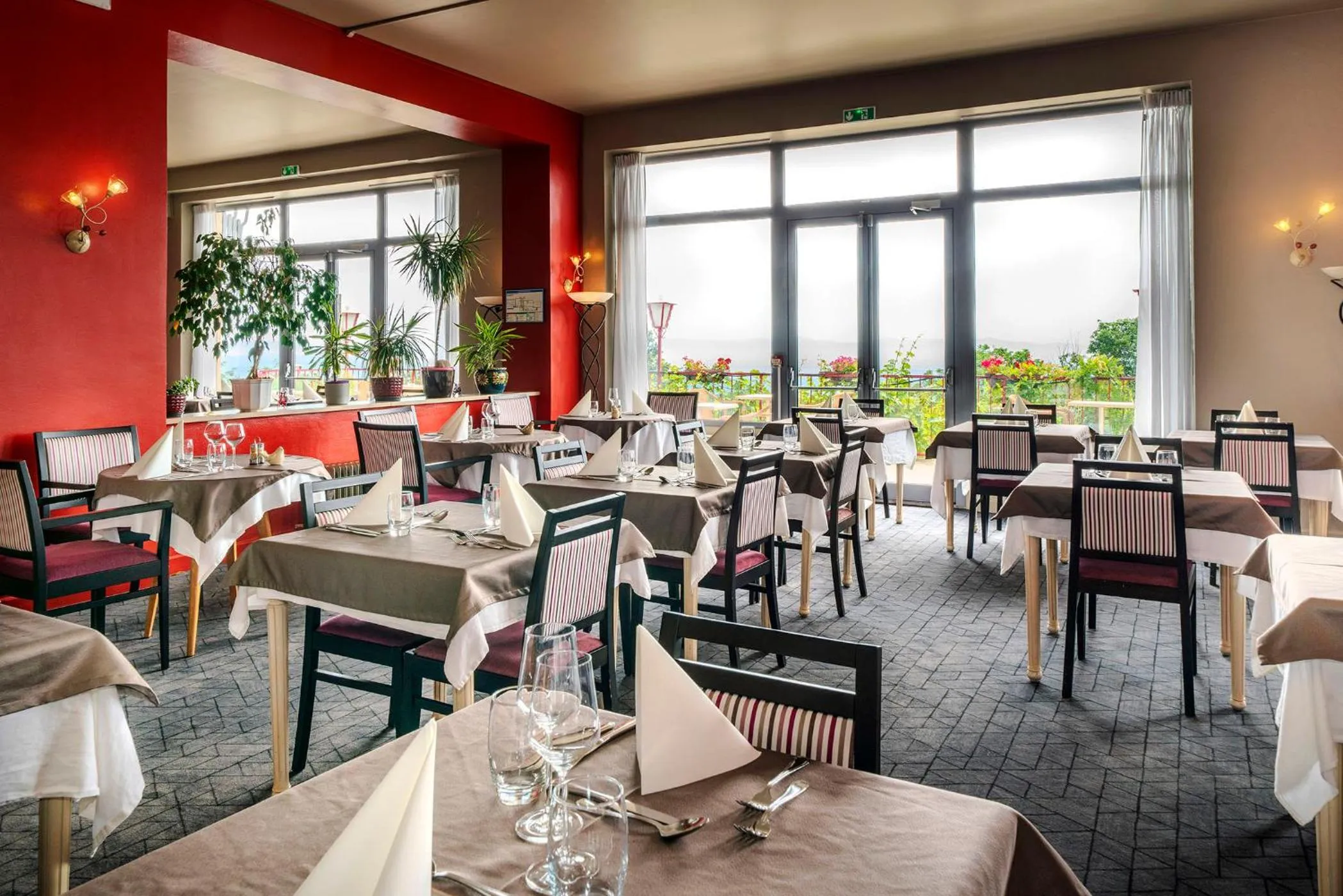 Restaurant/places to eat in Alexain Hotel Restaurant & Wellness - Colmar Ouest