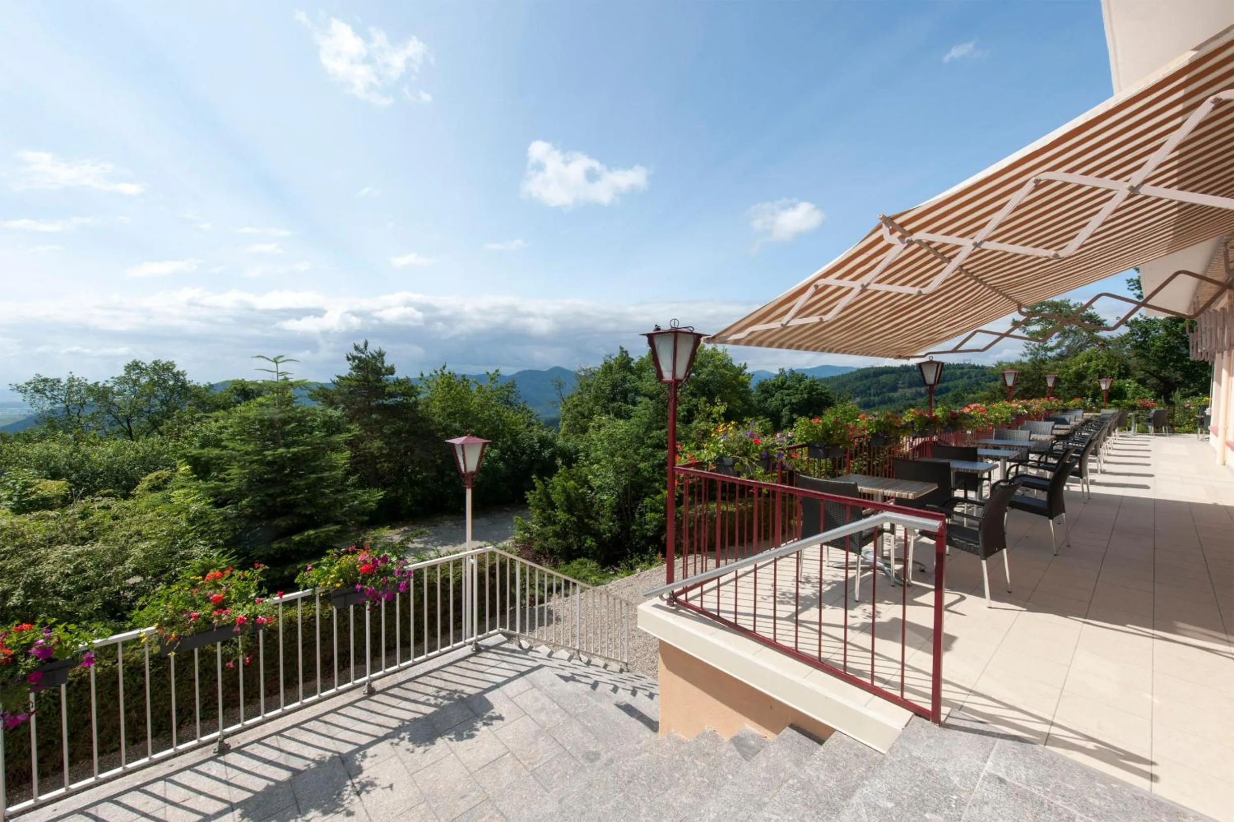 Facade/entrance in Alexain Hotel Restaurant & Wellness - Colmar Ouest