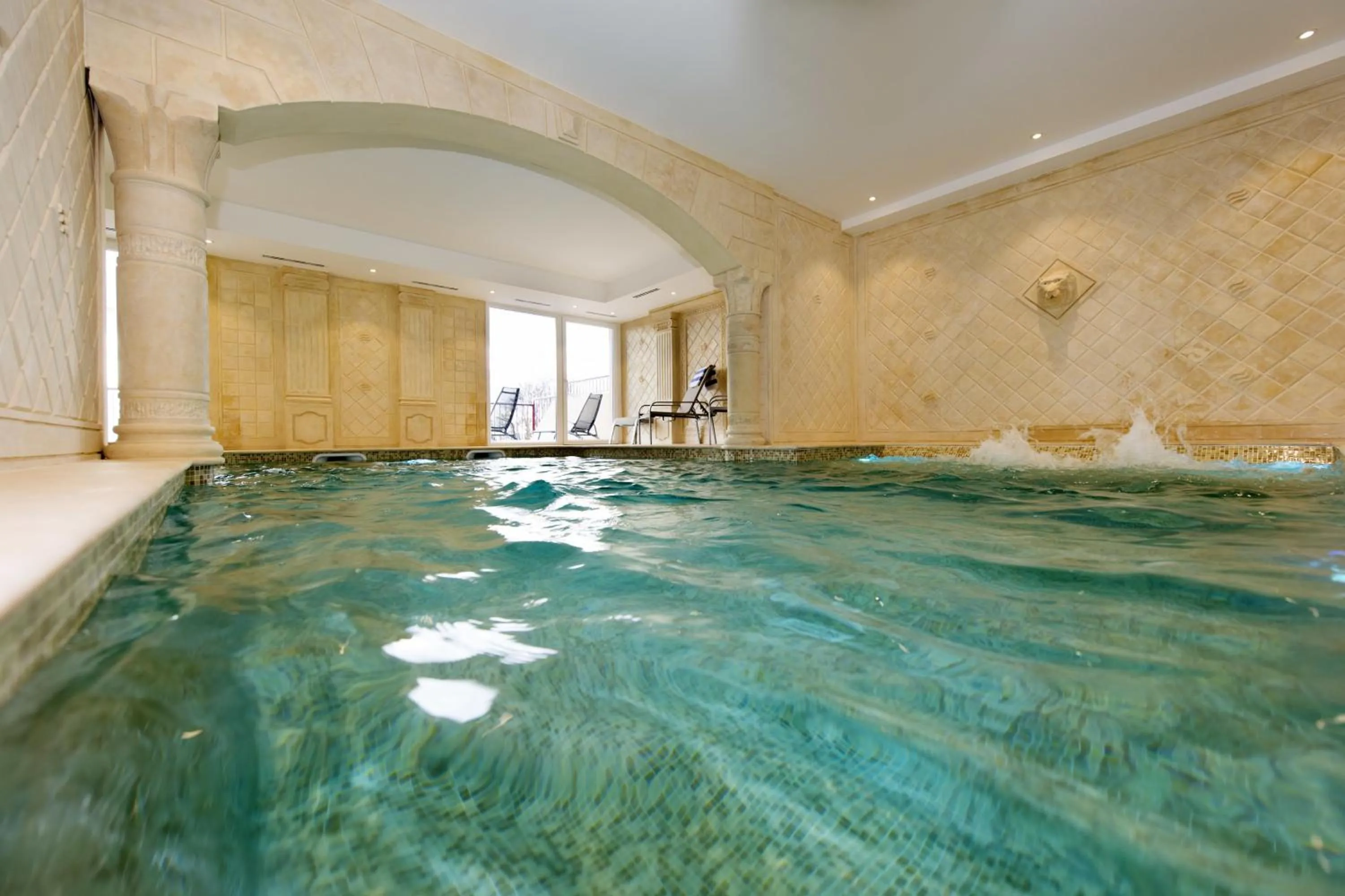Swimming pool in Alexain Hotel Restaurant & Wellness - Colmar Ouest