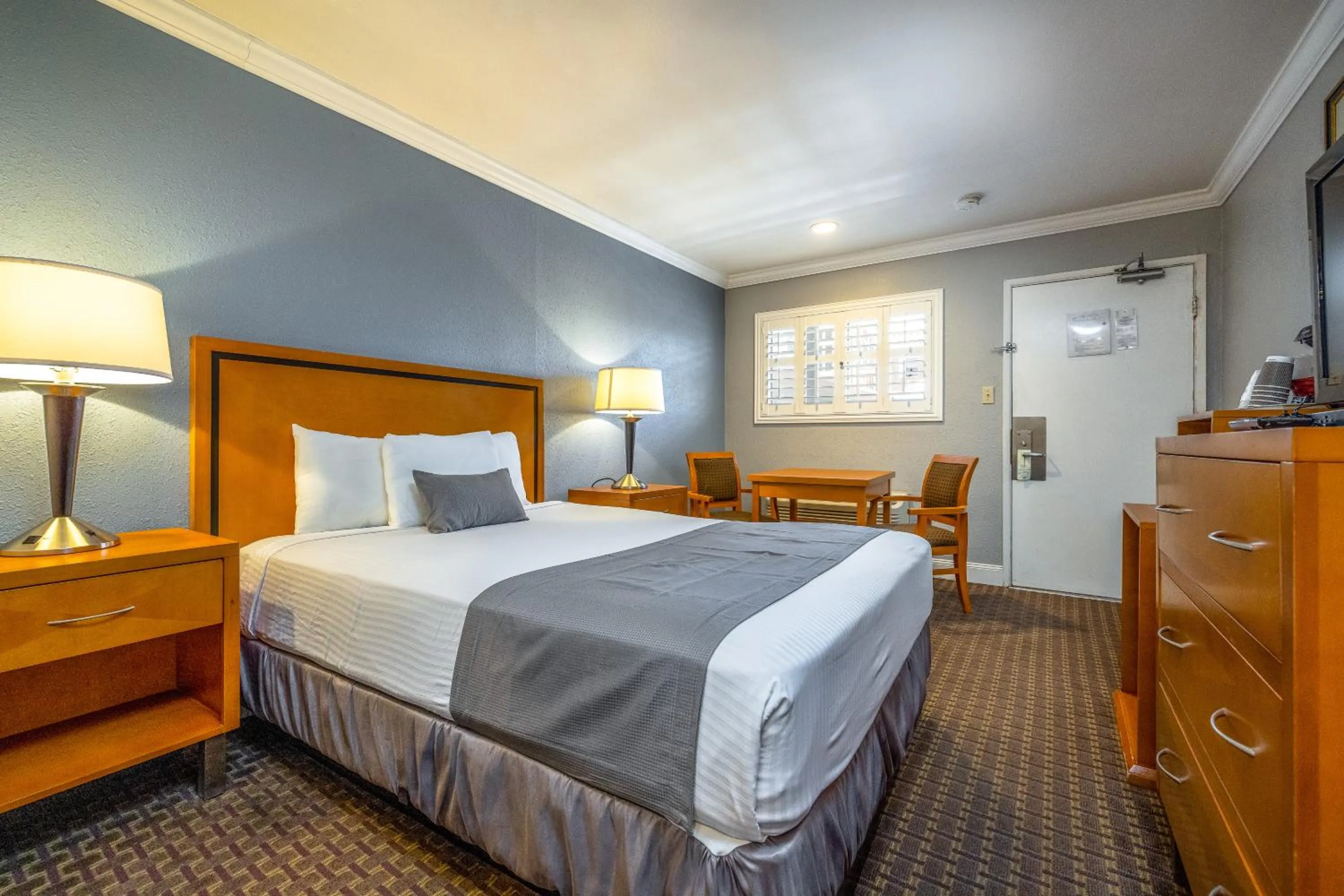Bed in SOMA Park Inn