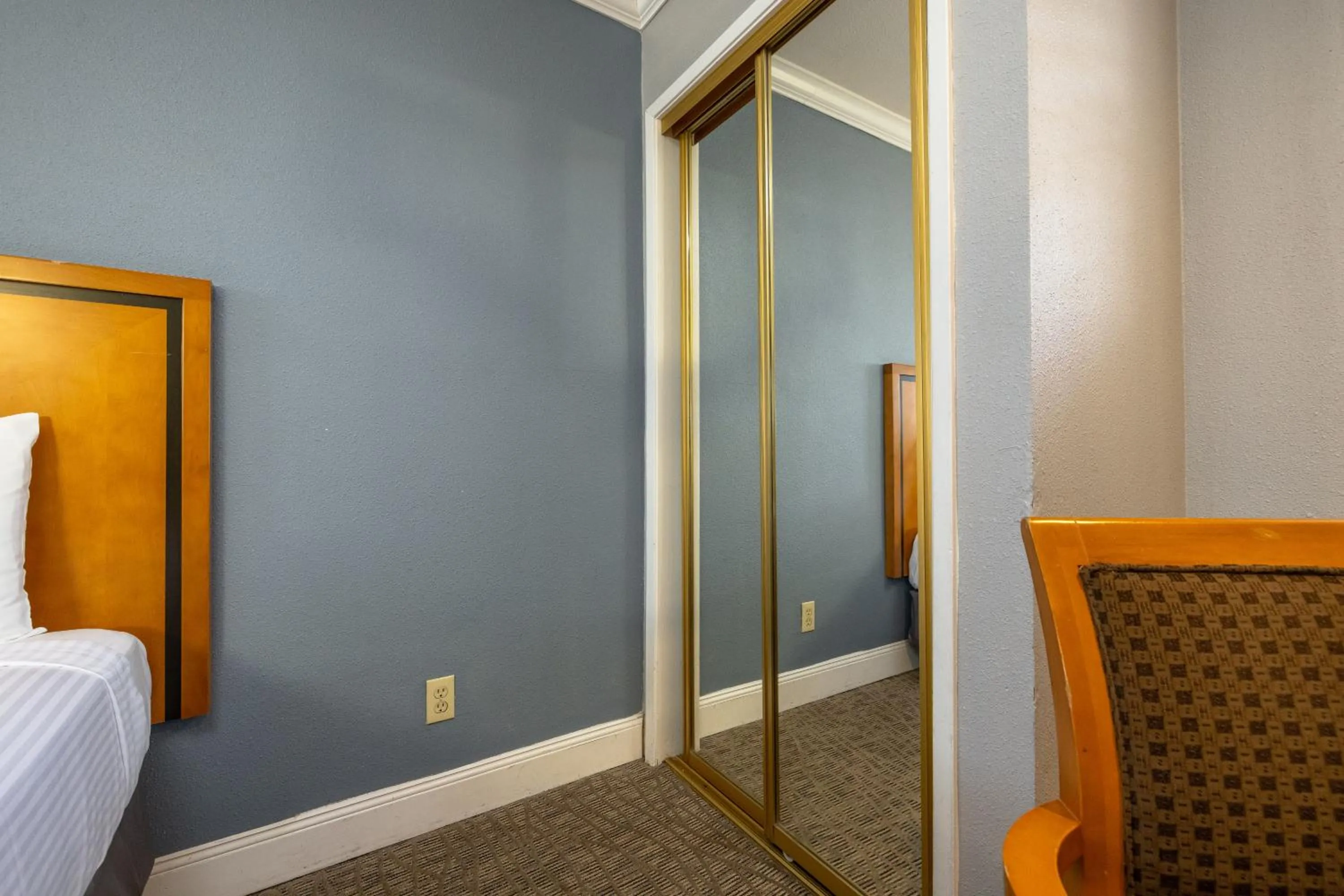 Bed in SOMA Park Inn