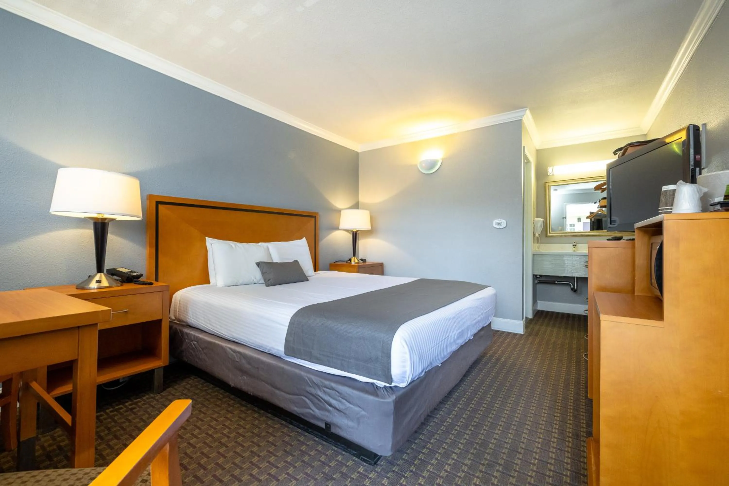 Bed in SOMA Park Inn