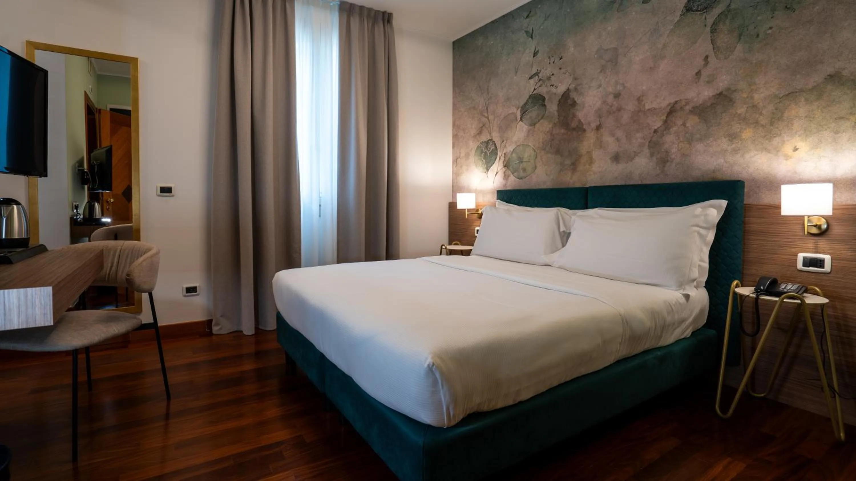 Bedroom, Bed in Gardone Palace Hotel