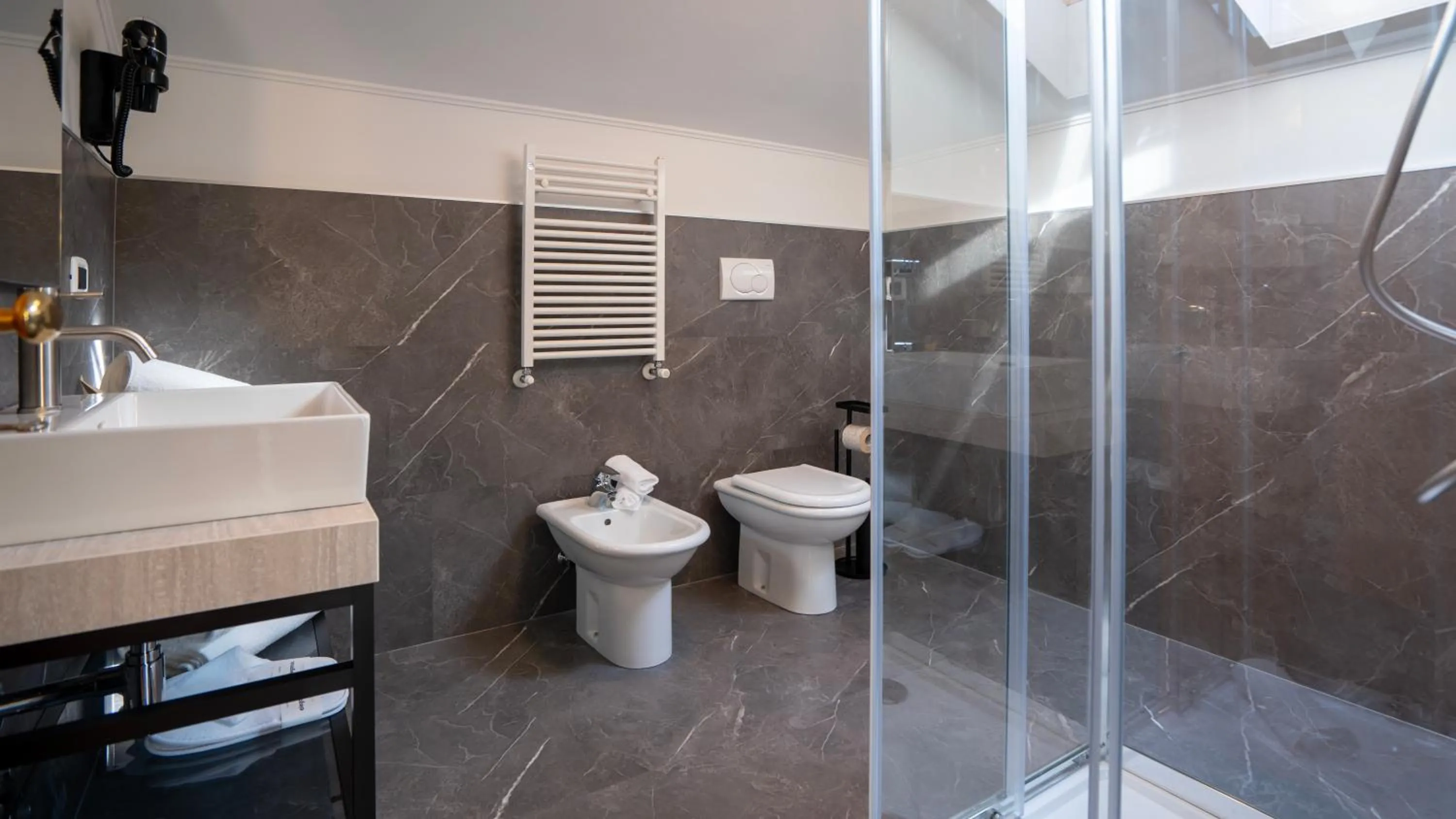 Bathroom in Gardone Palace Hotel