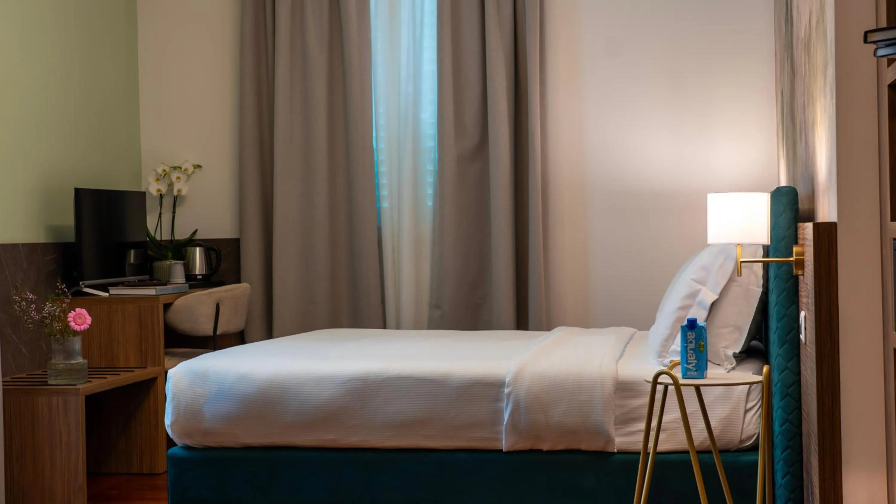 Bedroom, Bed in Gardone Palace Hotel