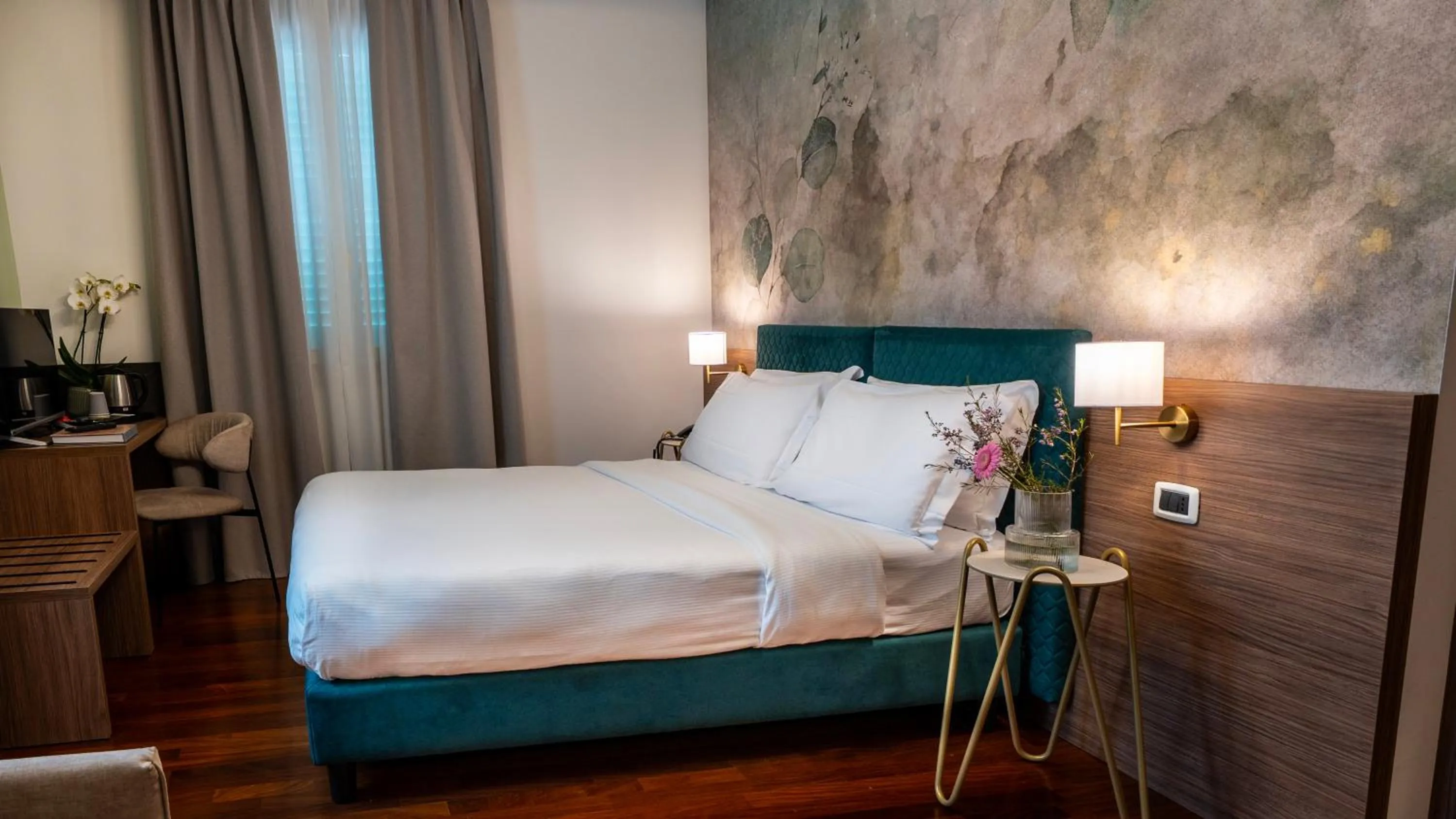 Bedroom, Bed in Gardone Palace Hotel