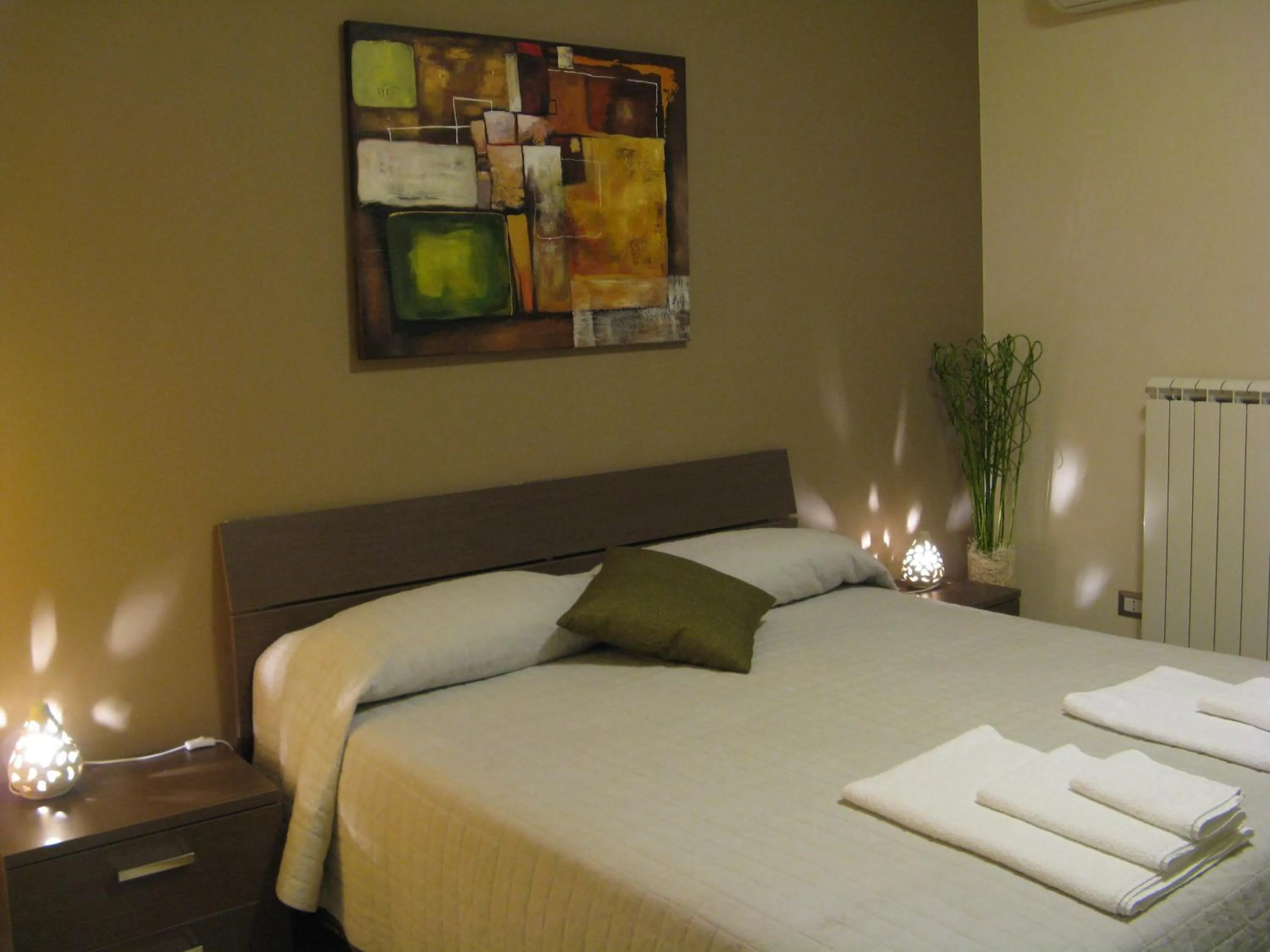 Photo of the whole room, Bed in B&B Li Figuli