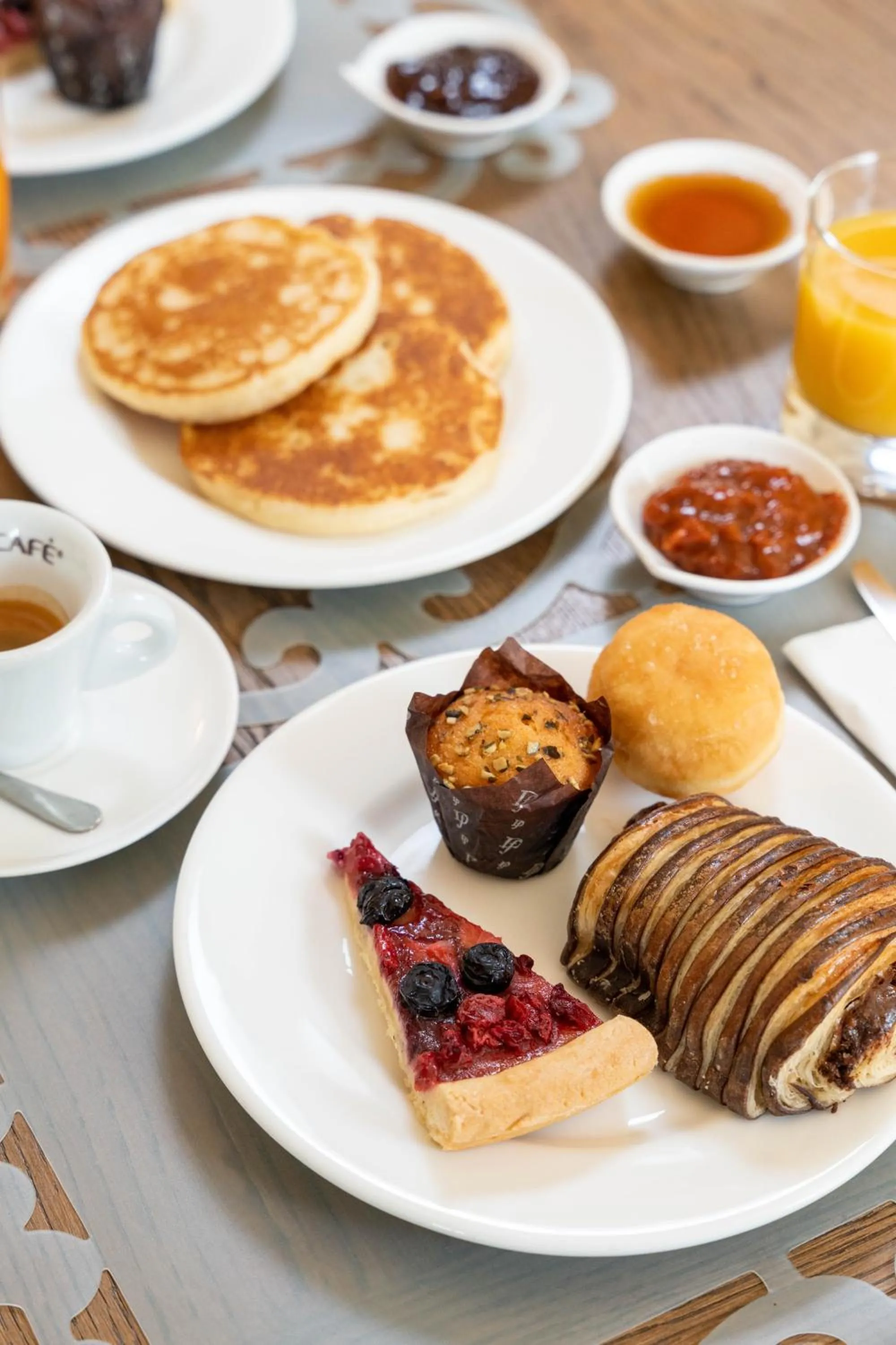 Breakfast in Hotel 900