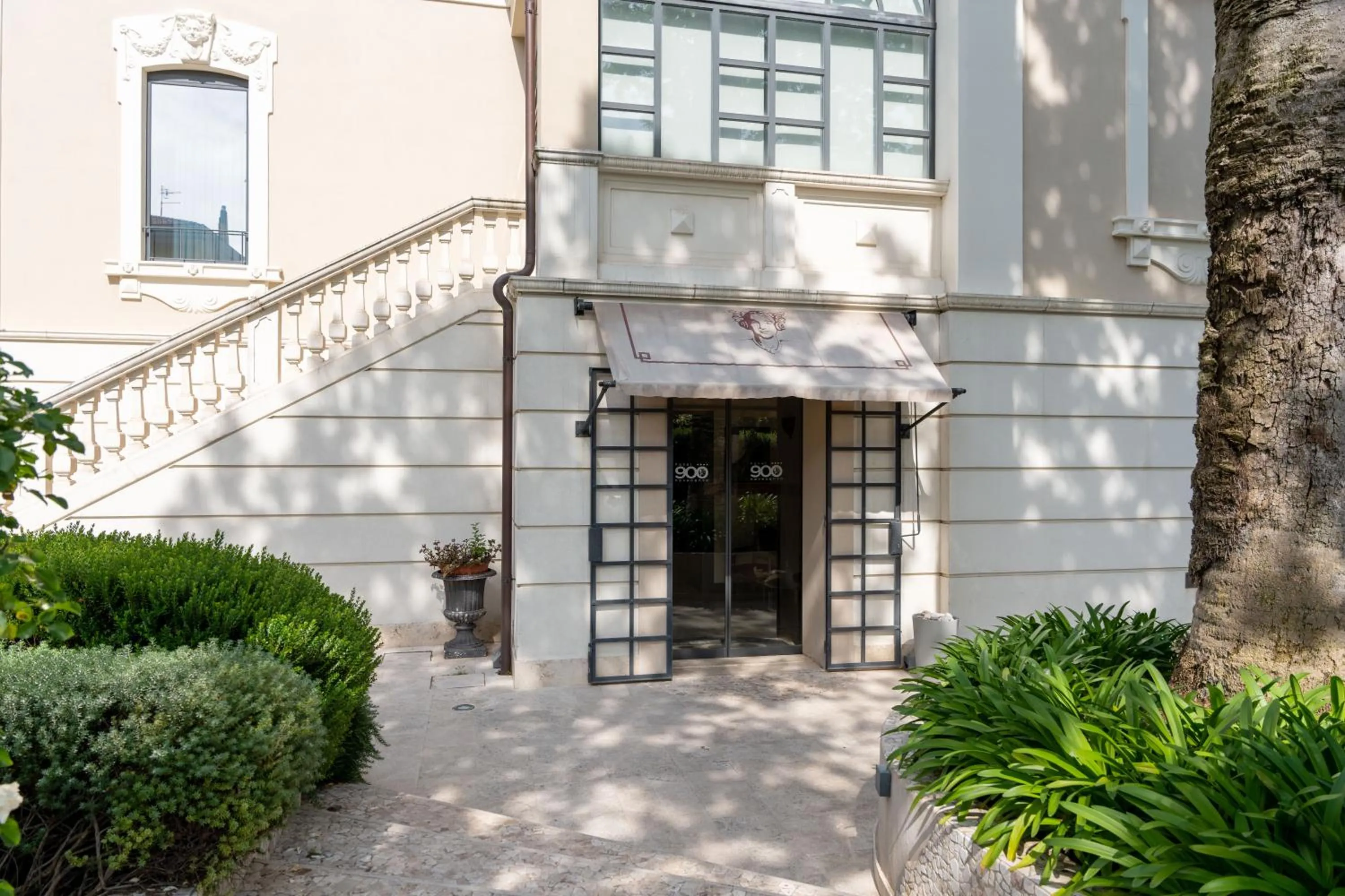 Property building in Hotel 900