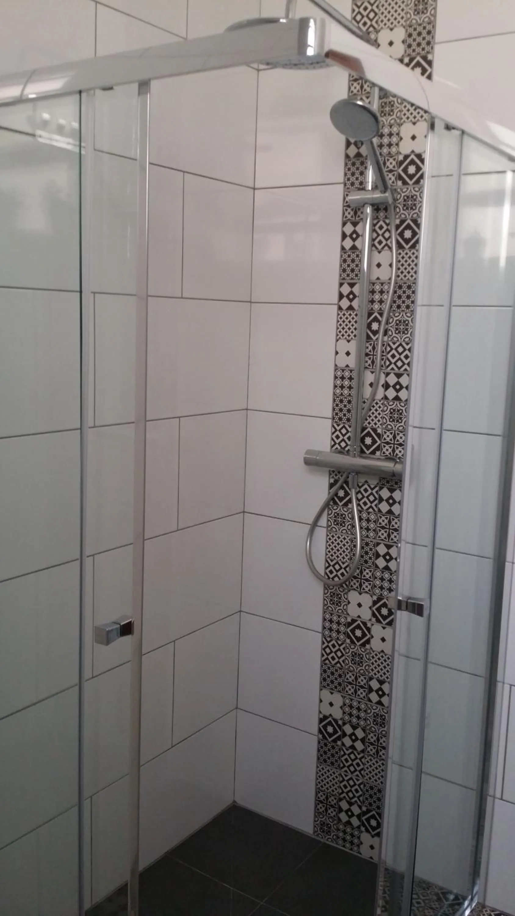 Shower in BB Silvercoast Casa das Flores