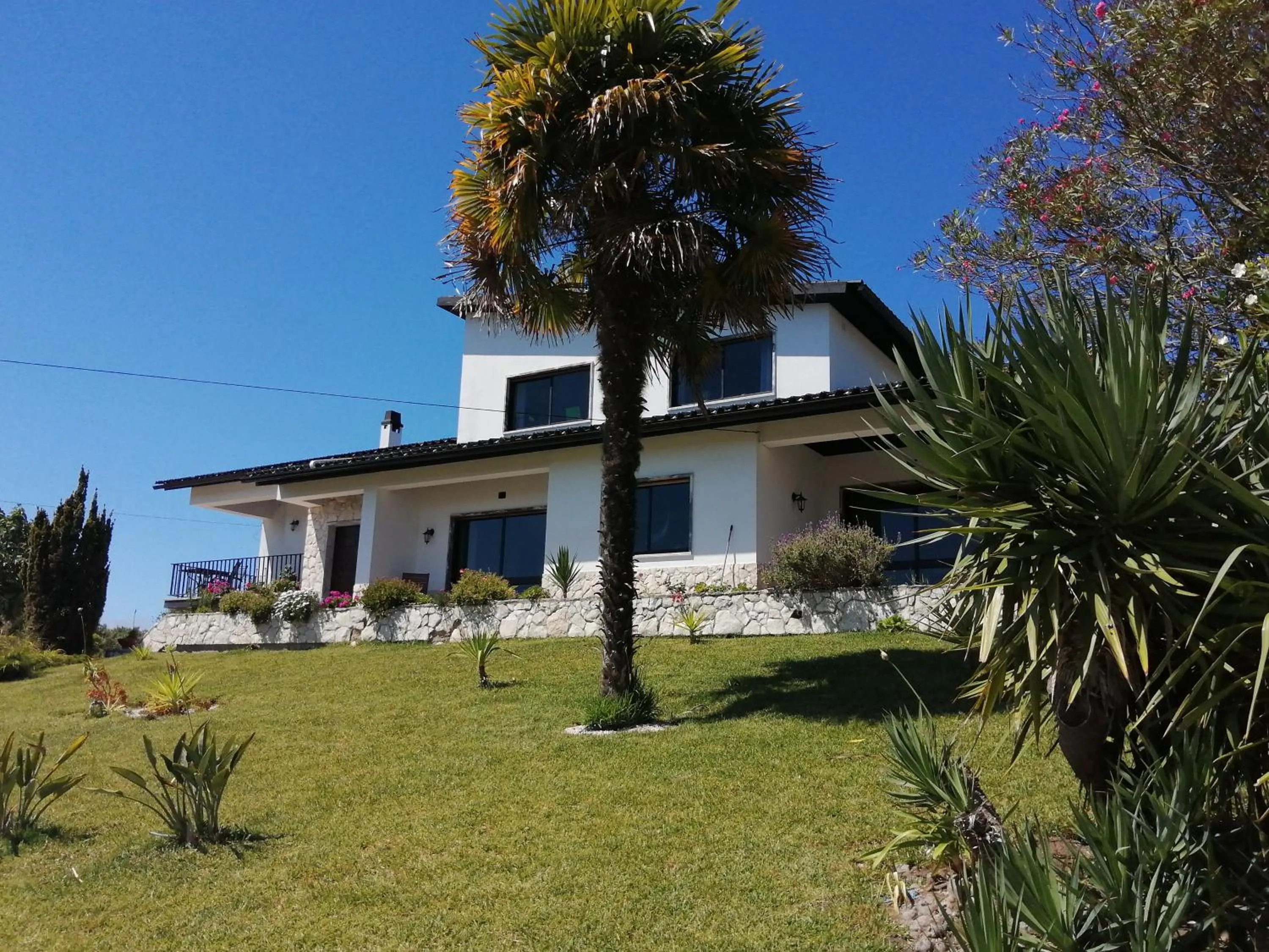 Property building in BB Silvercoast Casa das Flores