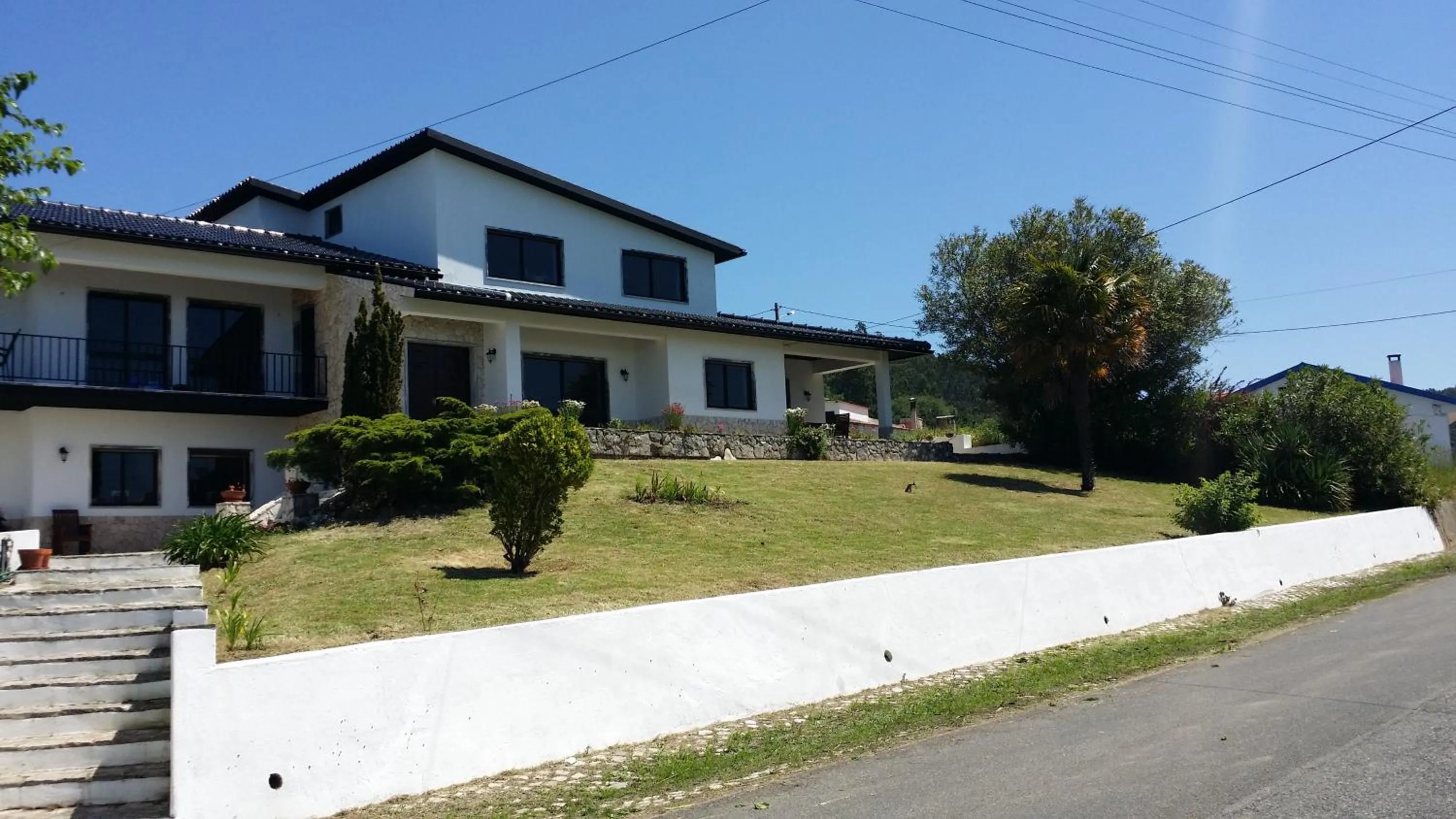 Property building in BB Silvercoast Casa das Flores