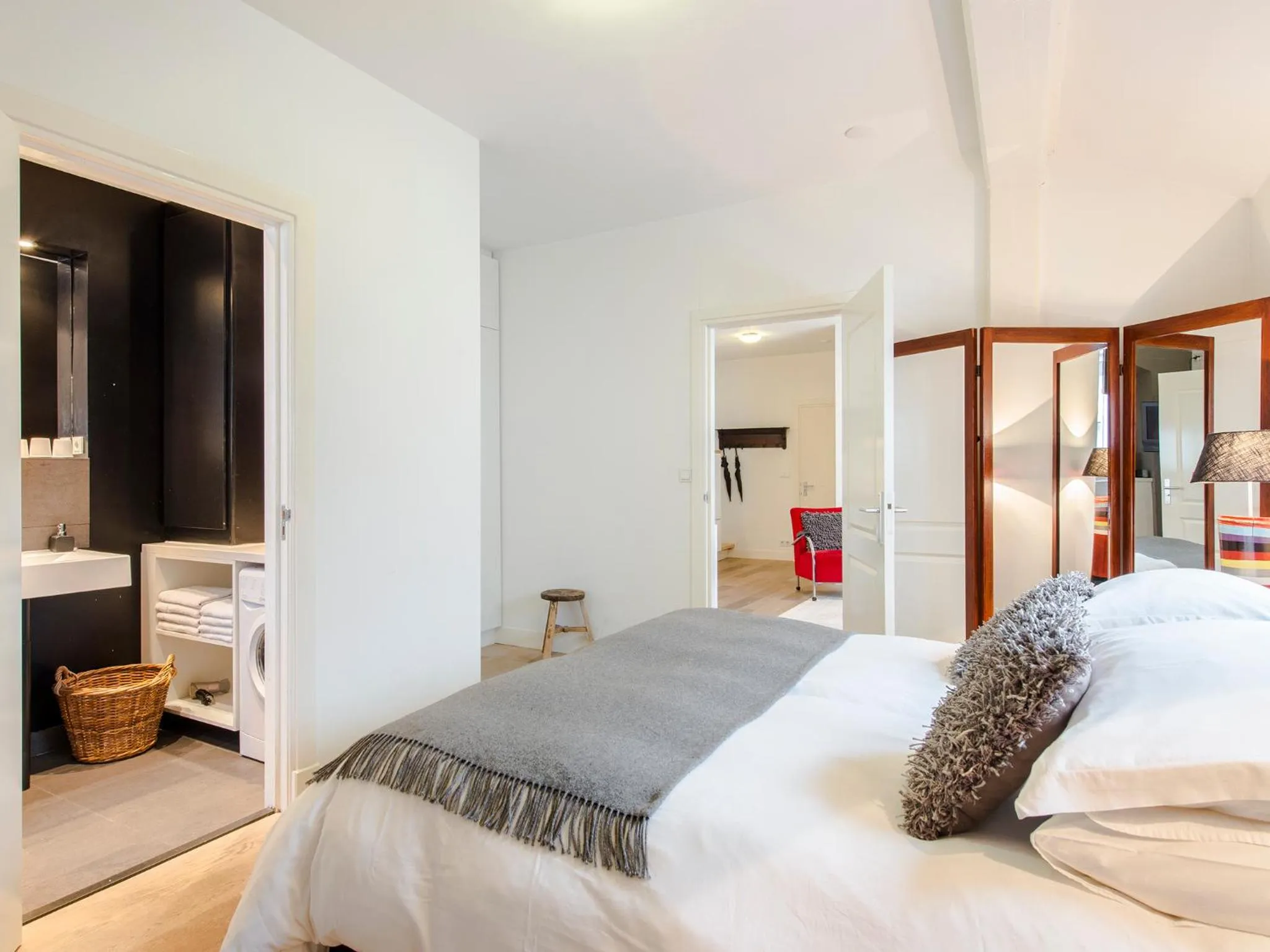 Bed in Palm Apartment Amsterdam