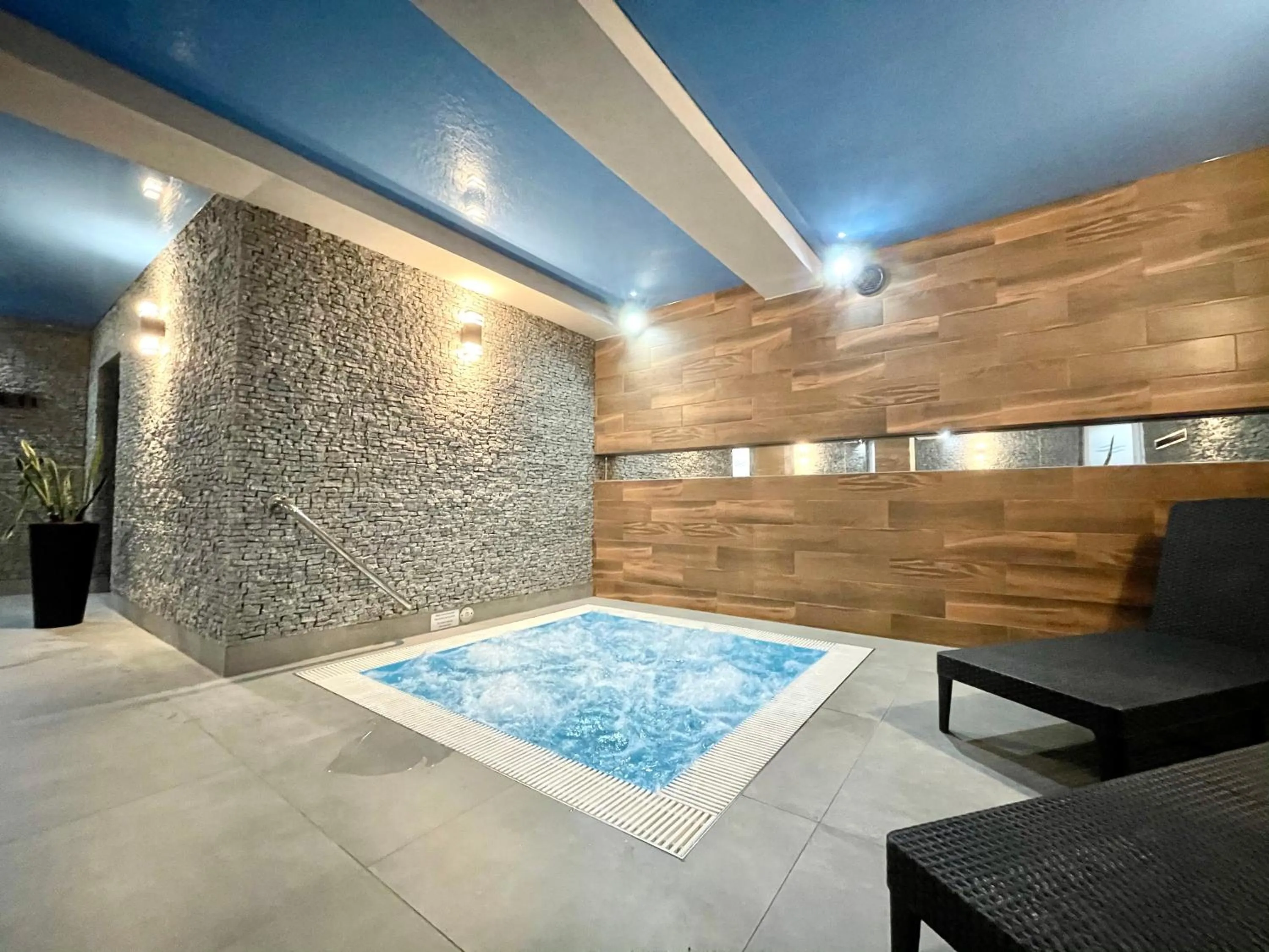 Hot Tub in Baltic Sun SPA