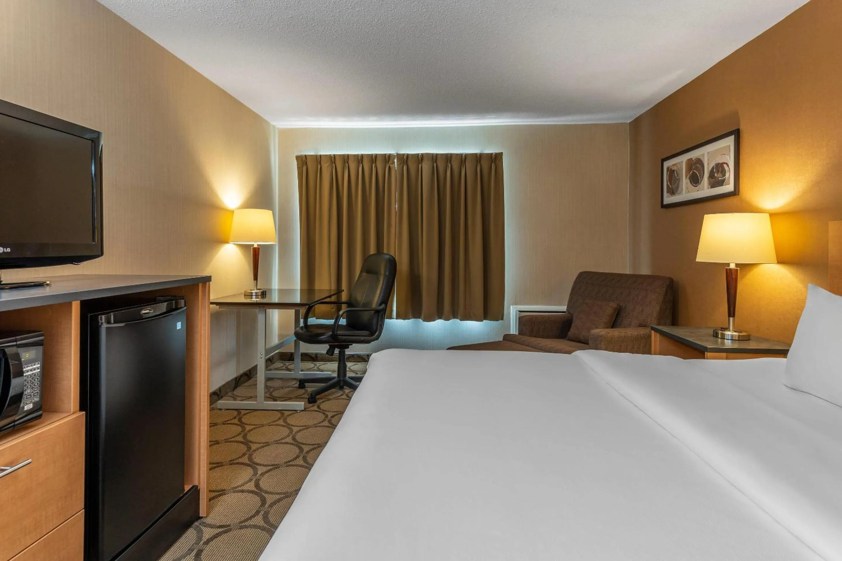 Bedroom, Bed in Comfort Inn Sherbrooke
