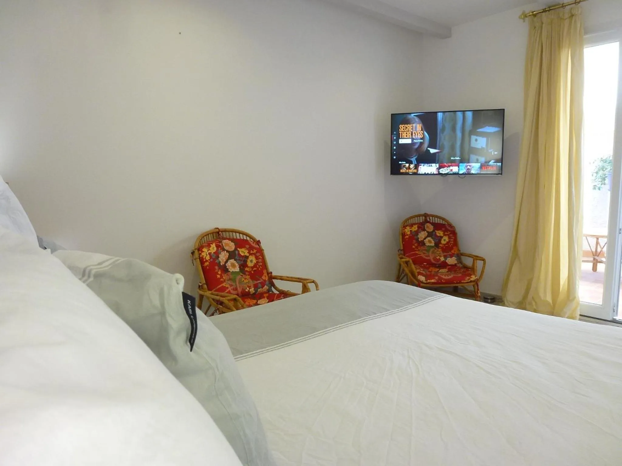 Bed in B&B L'ESCALADE en Lubéron