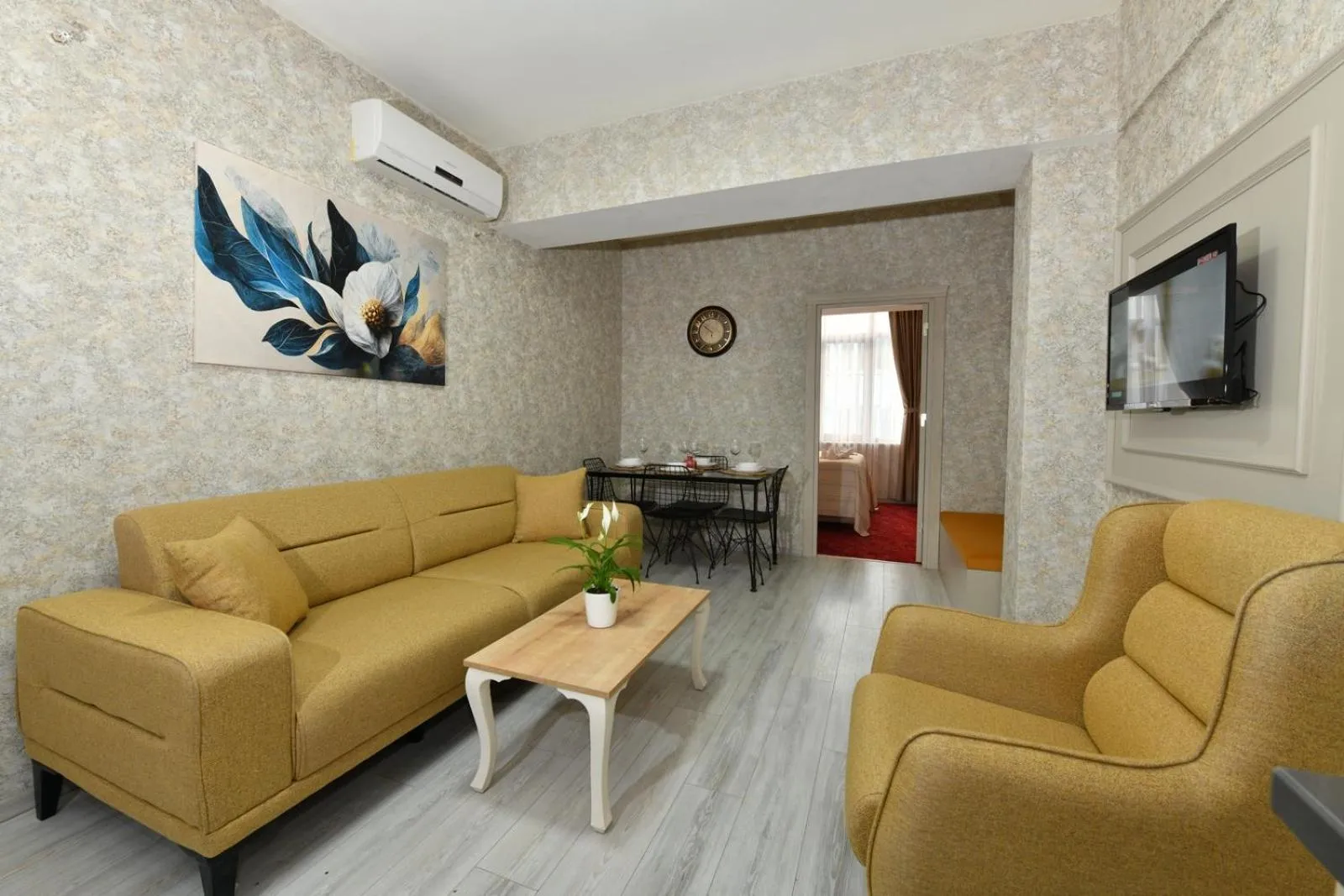 Communal lounge/ TV room in Sea Moon Hotel