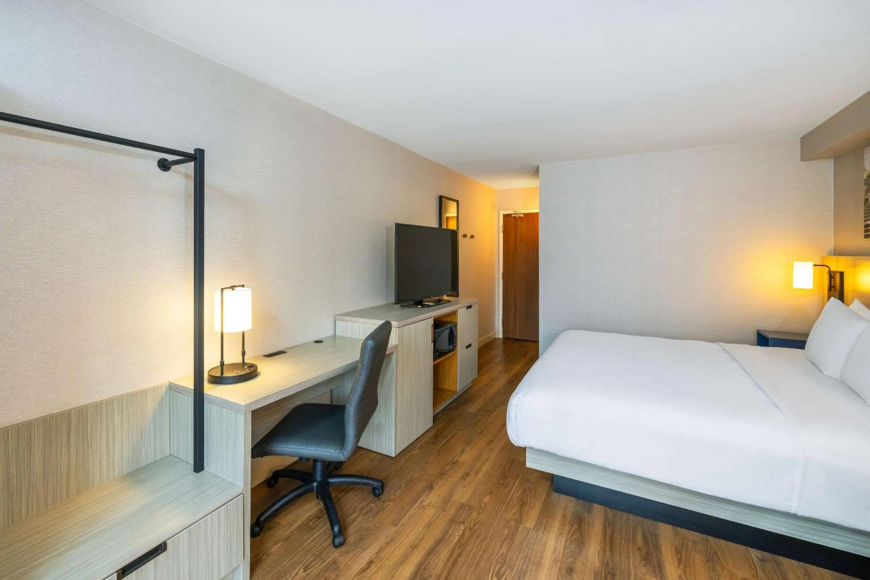 Bedroom, Bed in Comfort Inn East