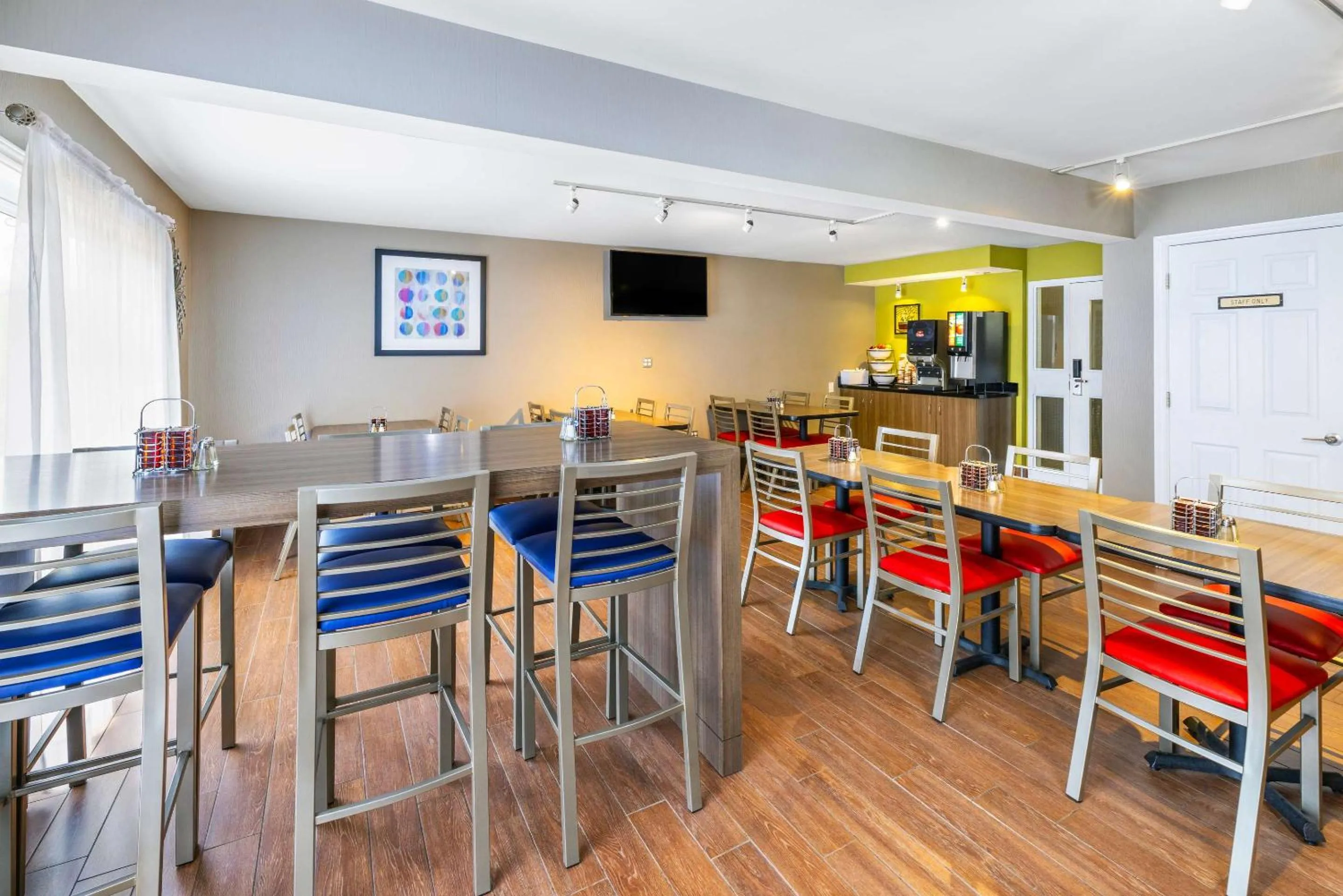 Breakfast in Comfort Inn East