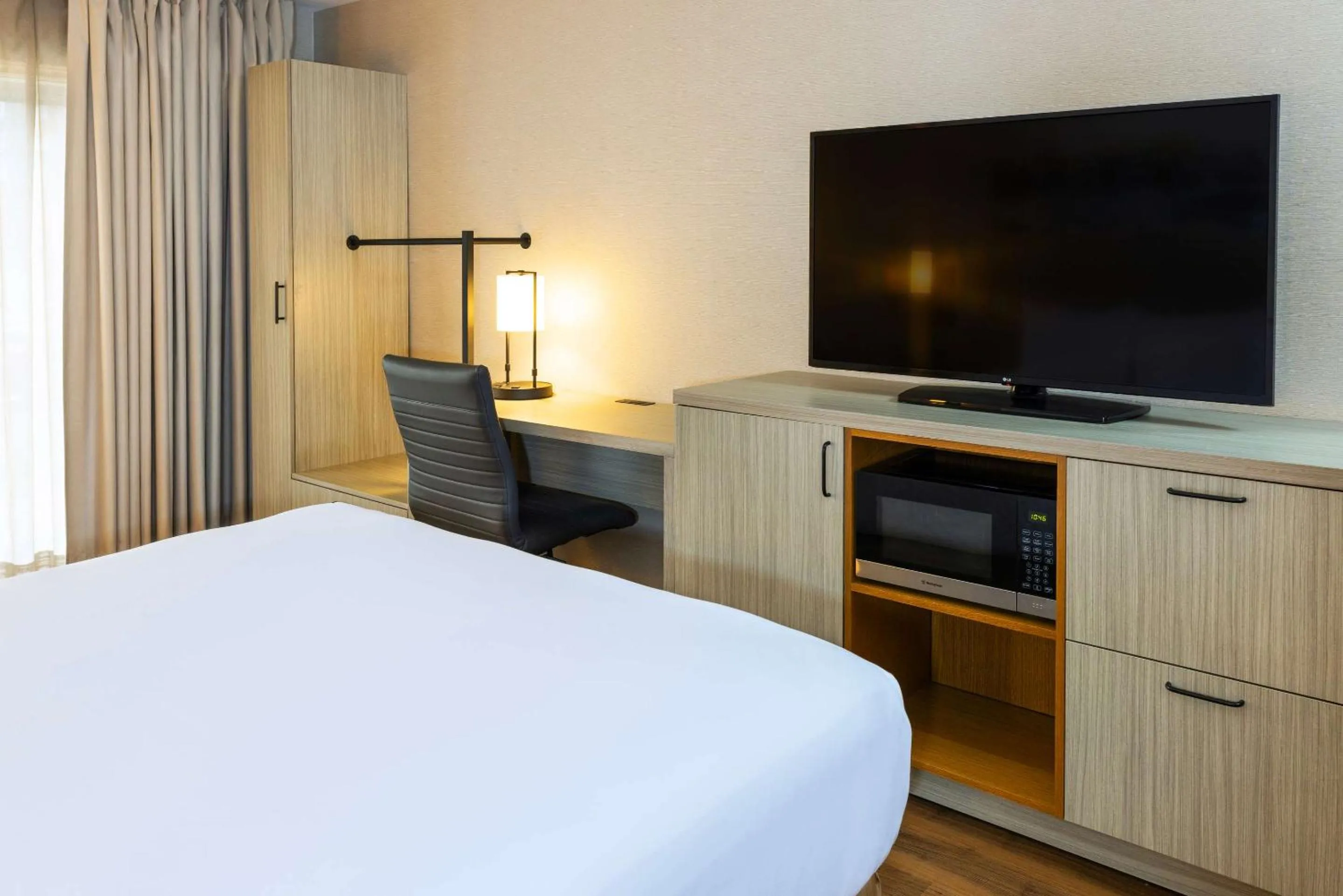 Bedroom, Bed in Comfort Inn East