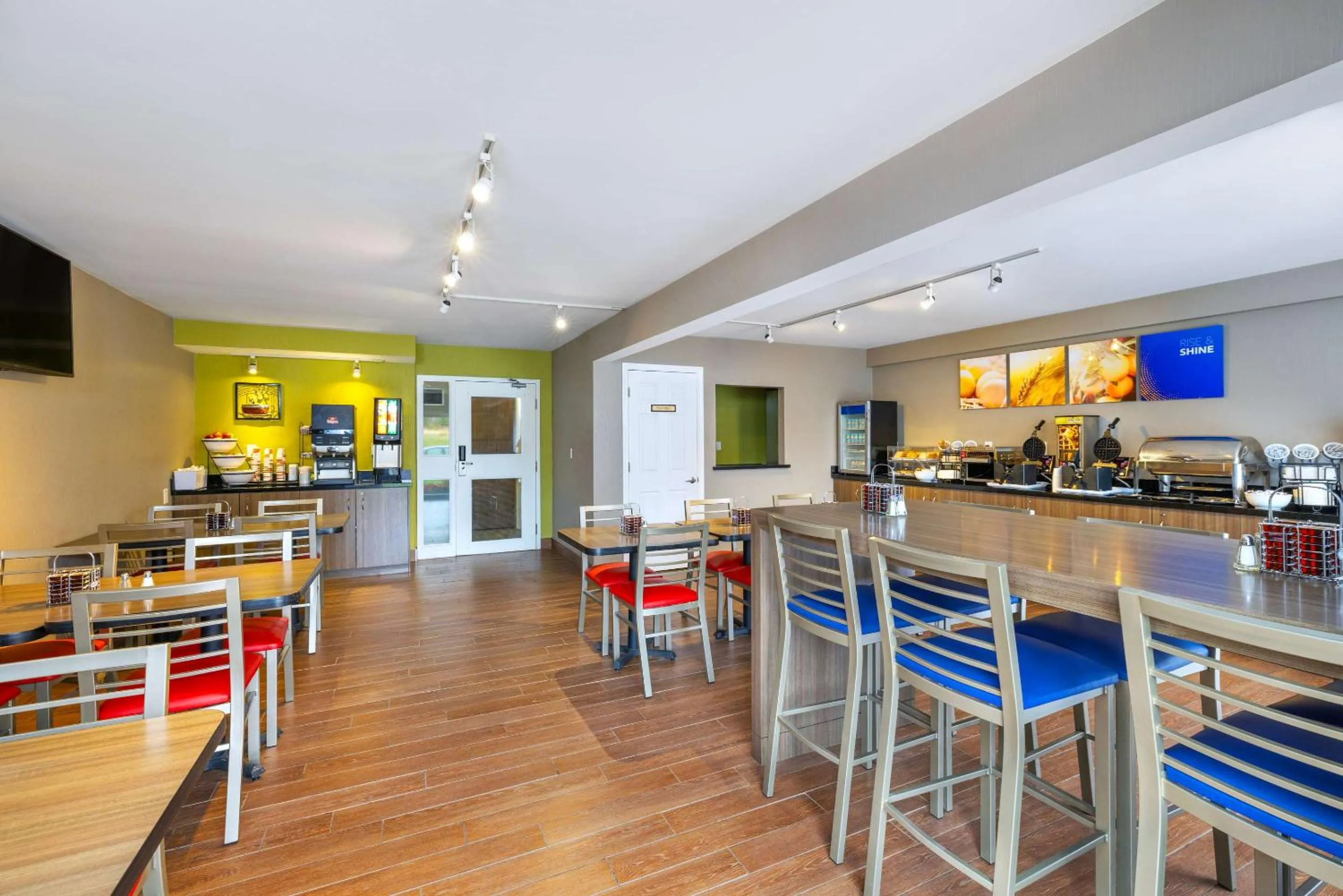 Breakfast in Comfort Inn East