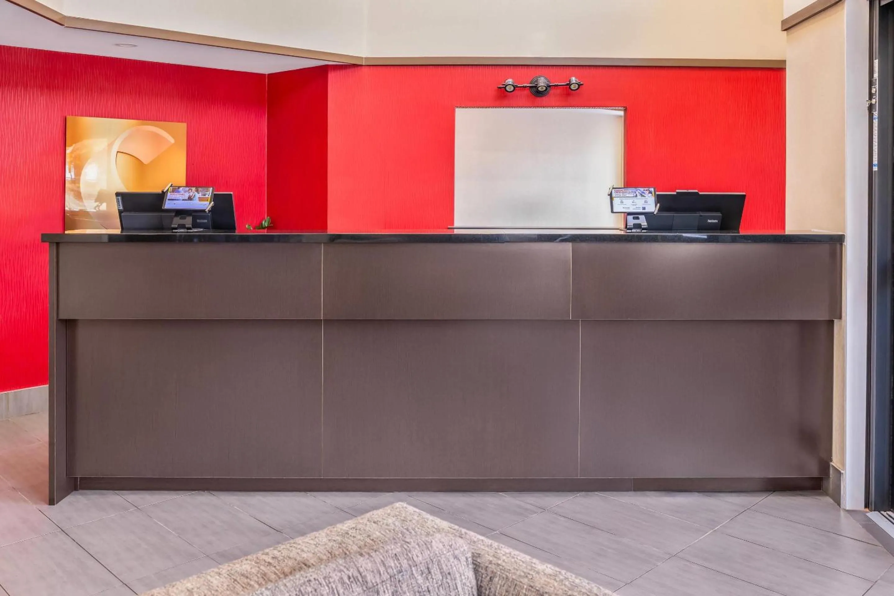 Lobby or reception in Comfort Inn East