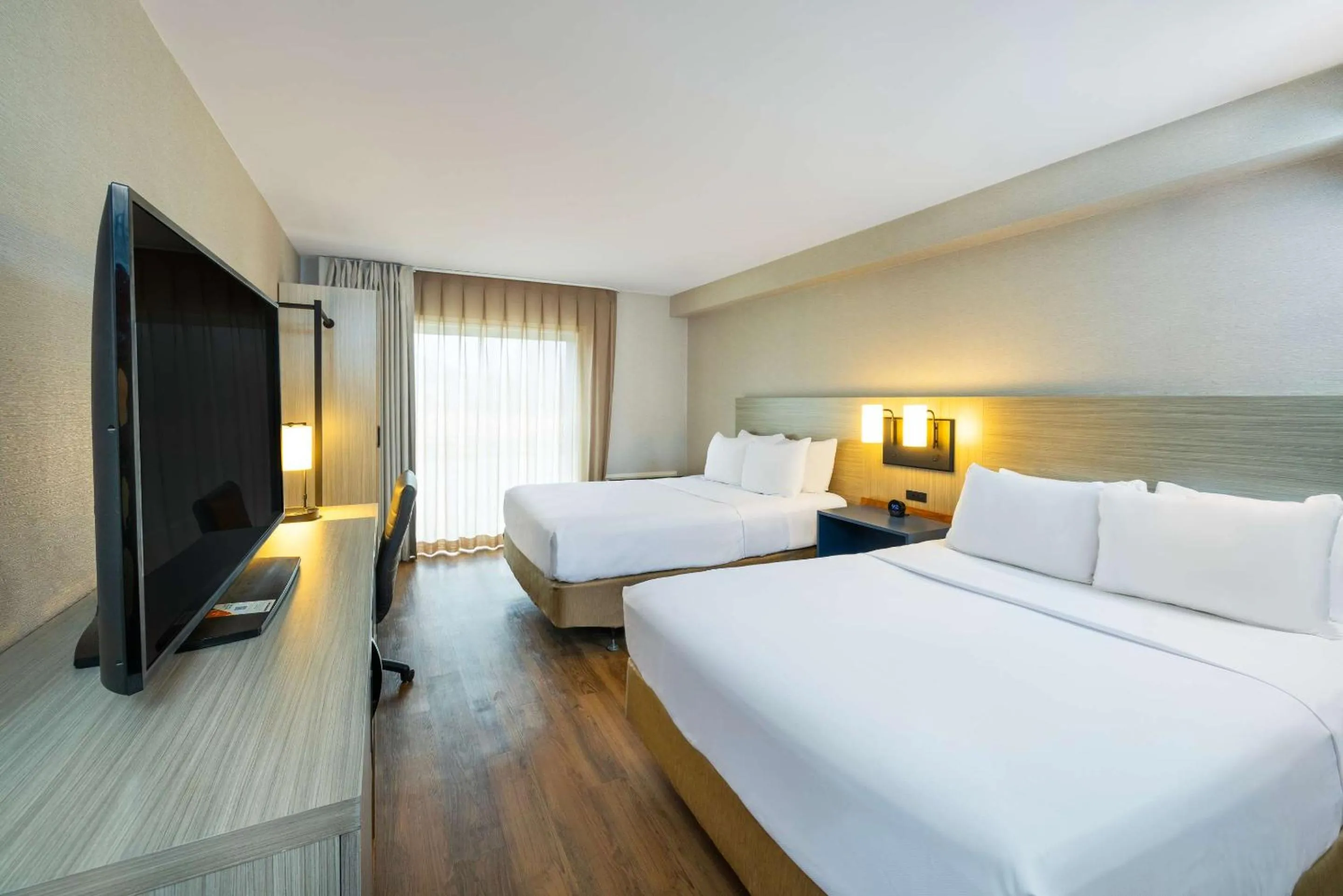 Bedroom, Bed in Comfort Inn East