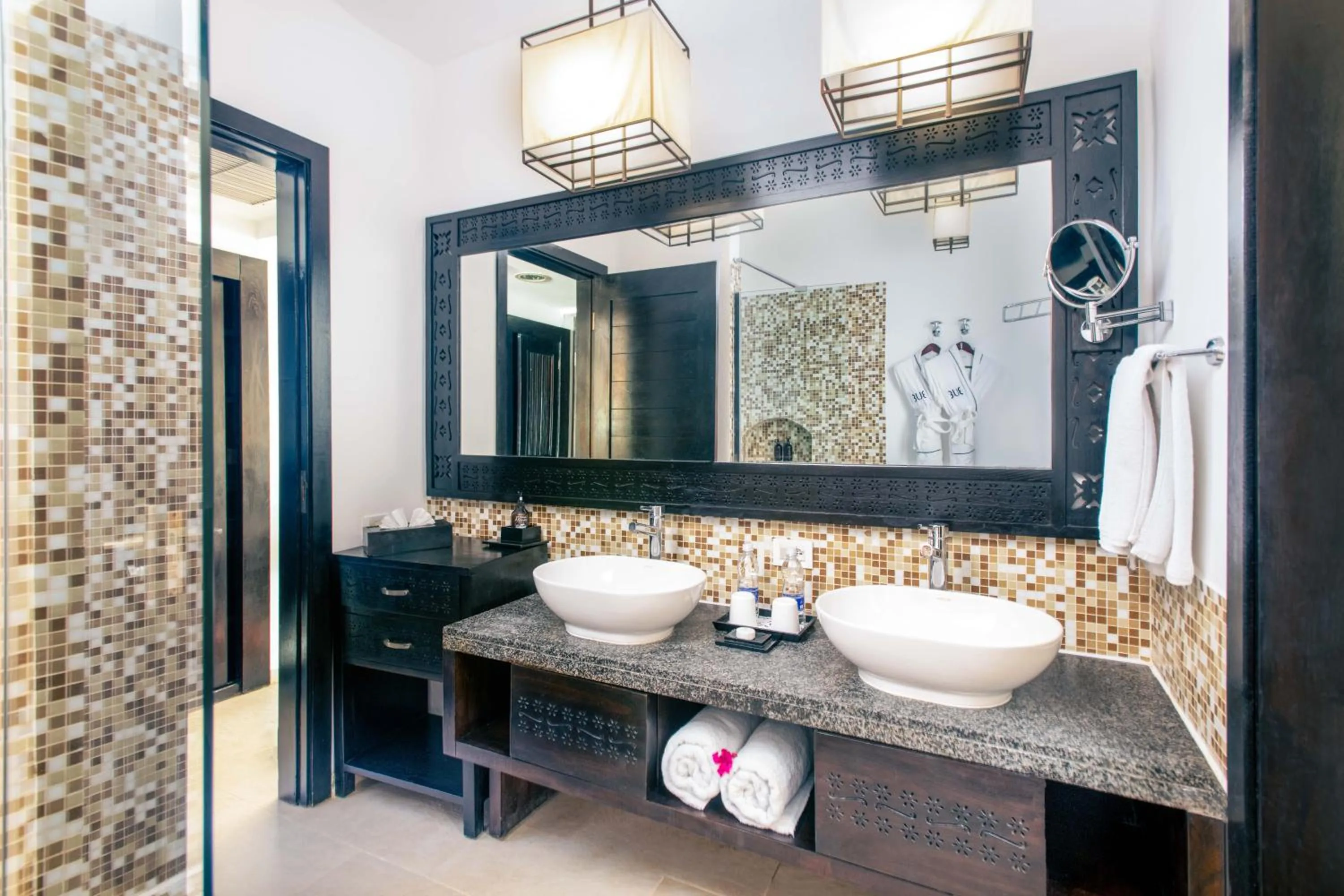 Shower in TUI BLUE Bahari Zanzibar