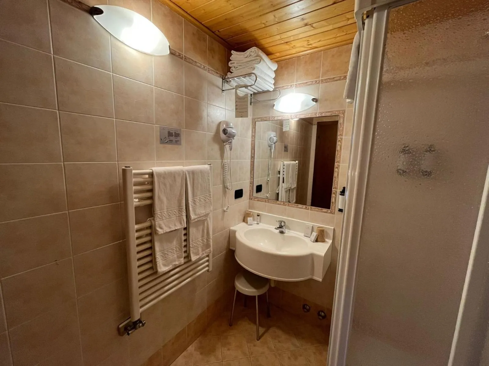 Shower in Phi Hotel Bellamonte