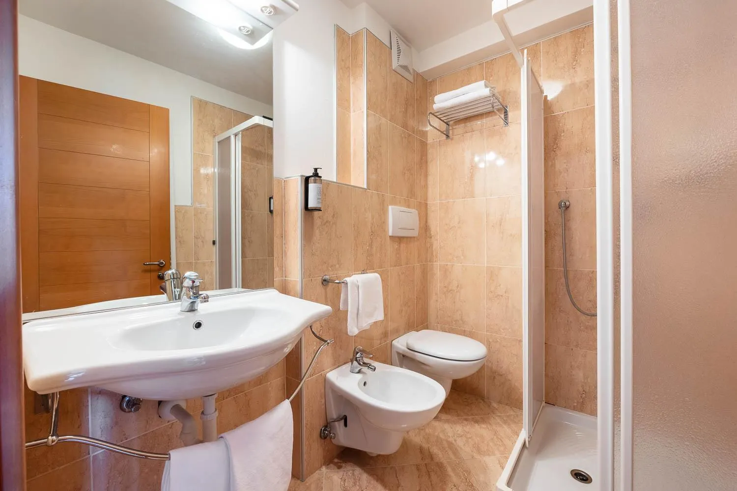 Shower in Phi Hotel Bellamonte