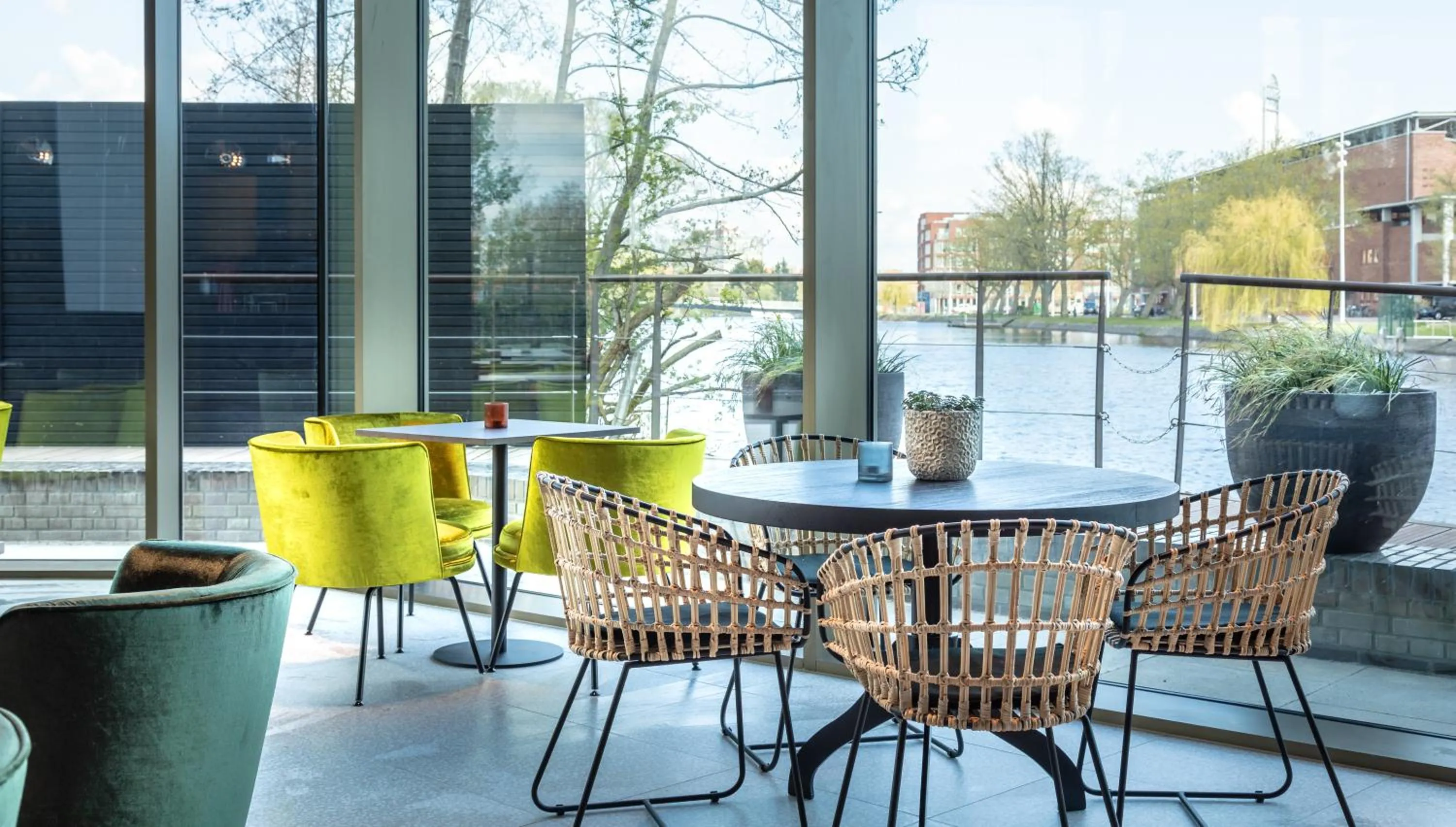 Restaurant/places to eat in Olympic Hotel