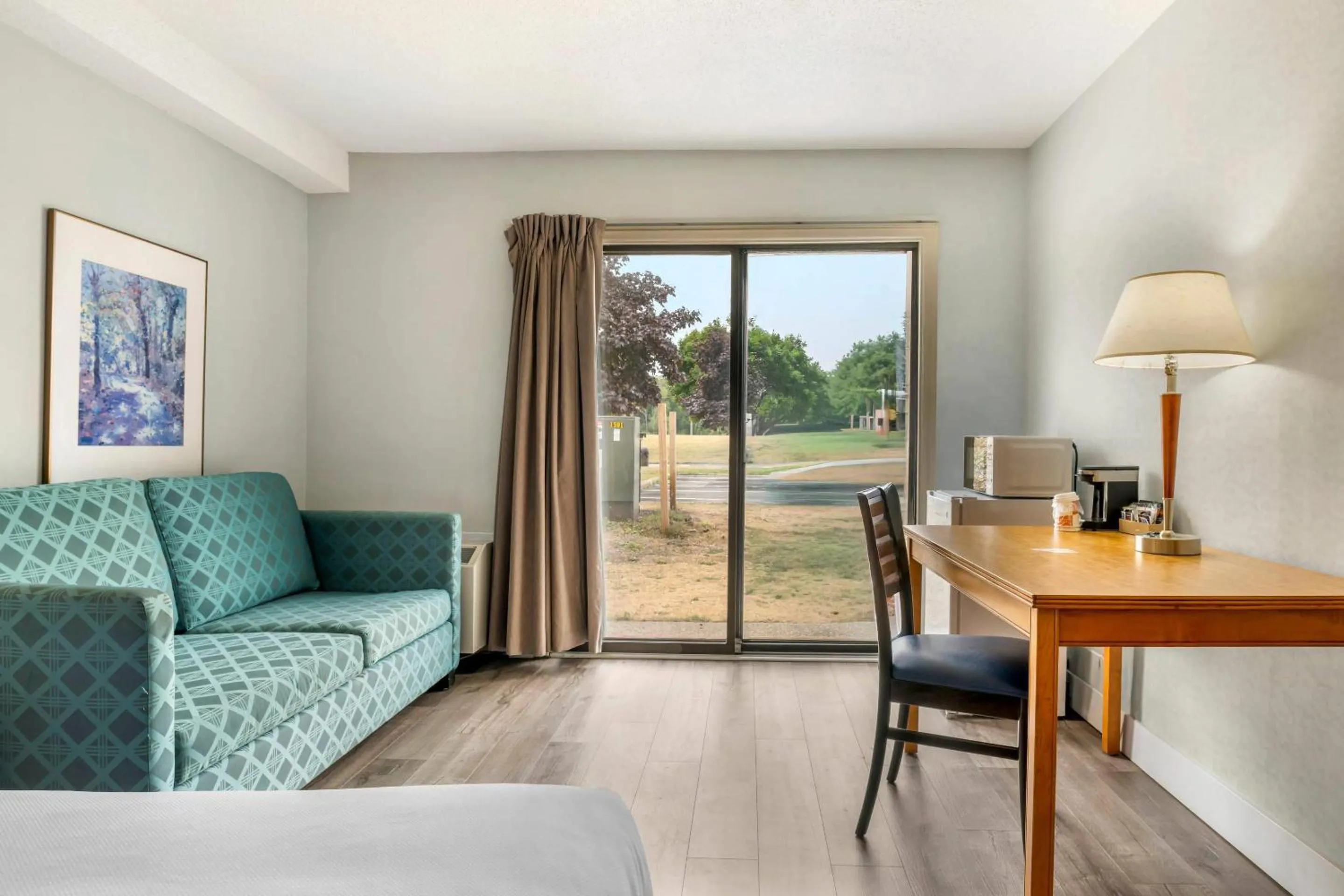 Bedroom in Rodeway Inn