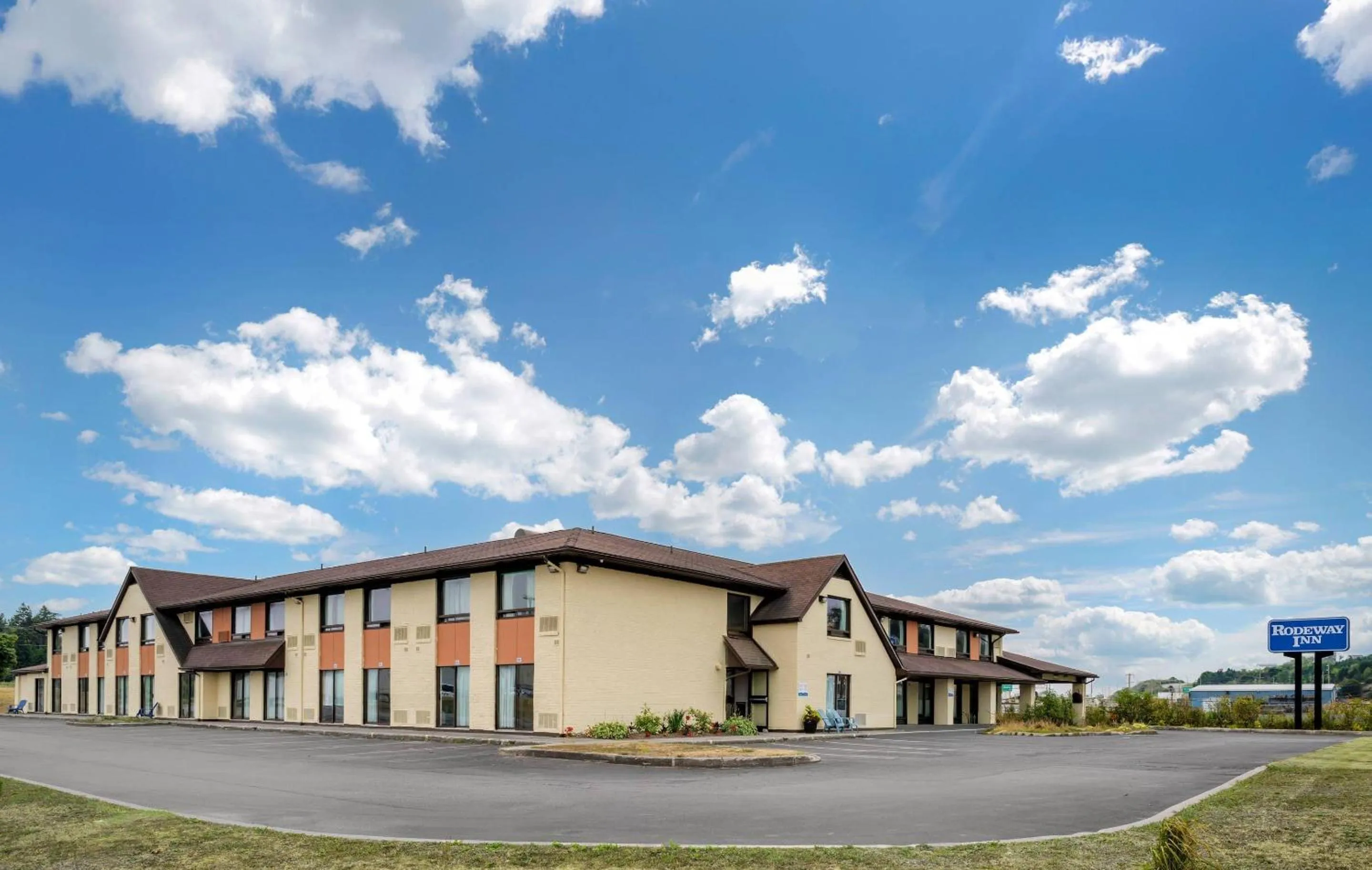 Property building in Rodeway Inn