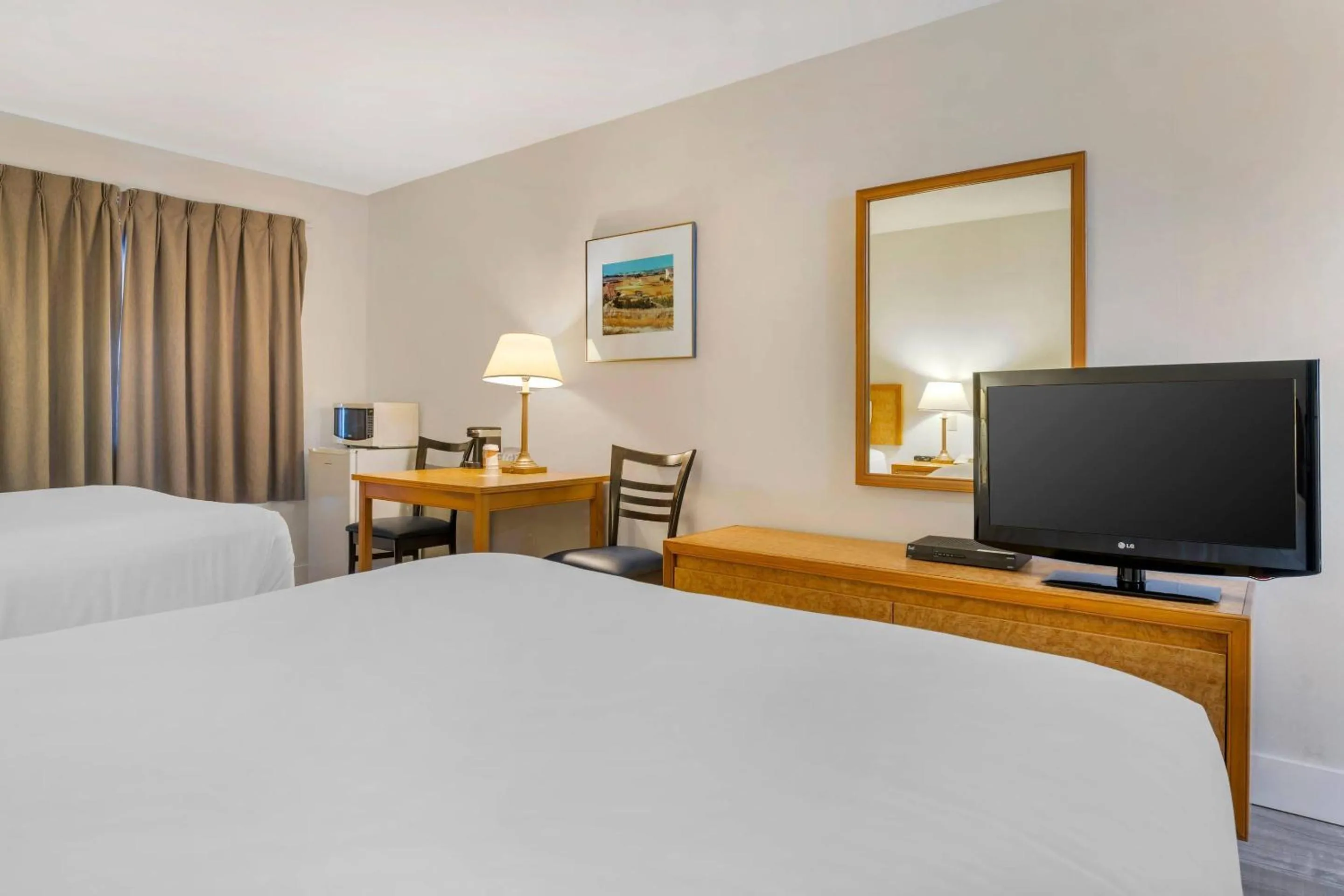 Bedroom, Bed in Rodeway Inn