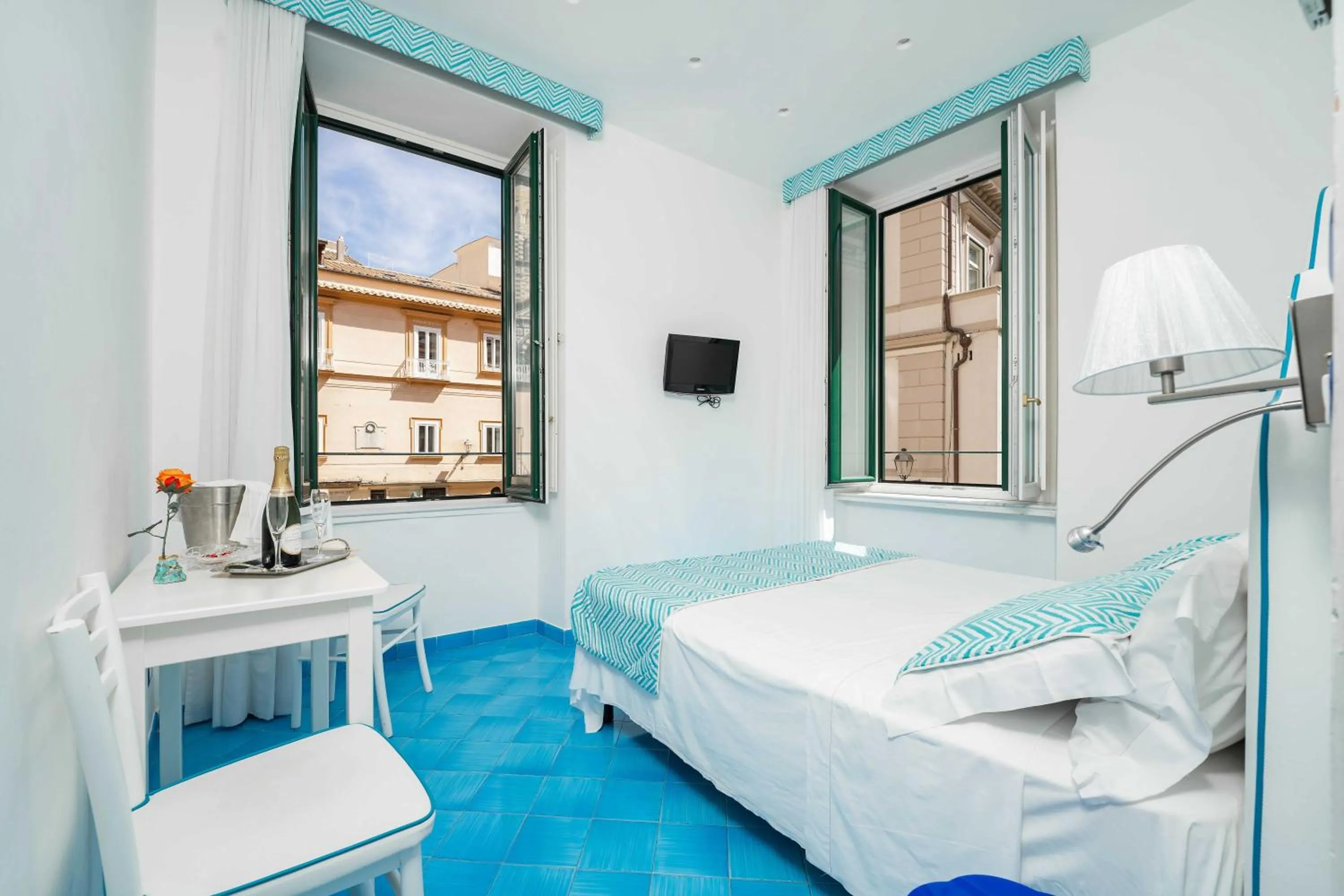 Photo of the whole room, Bed in Albergo S. Andrea