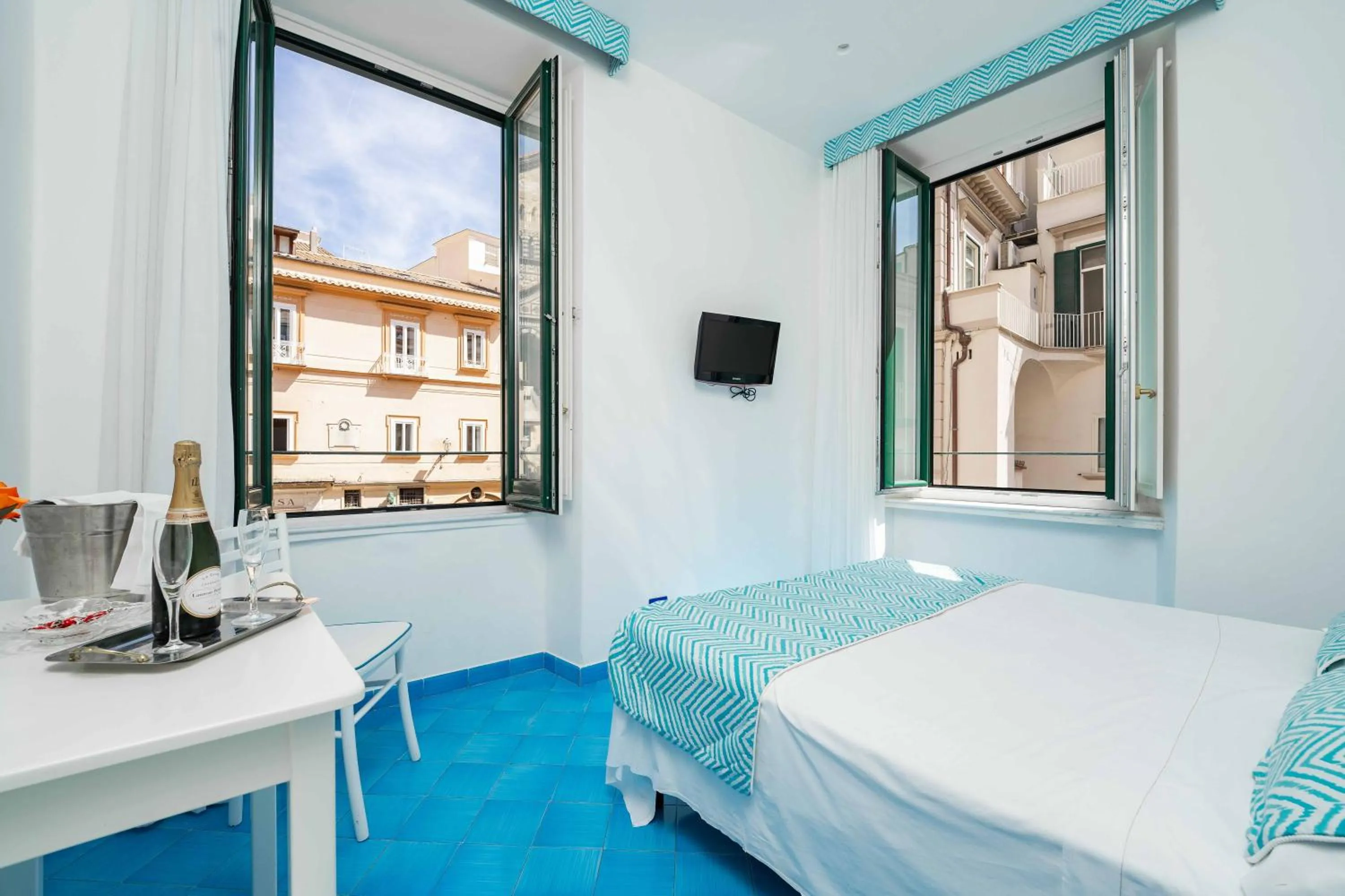 Photo of the whole room, Bed in Albergo S. Andrea