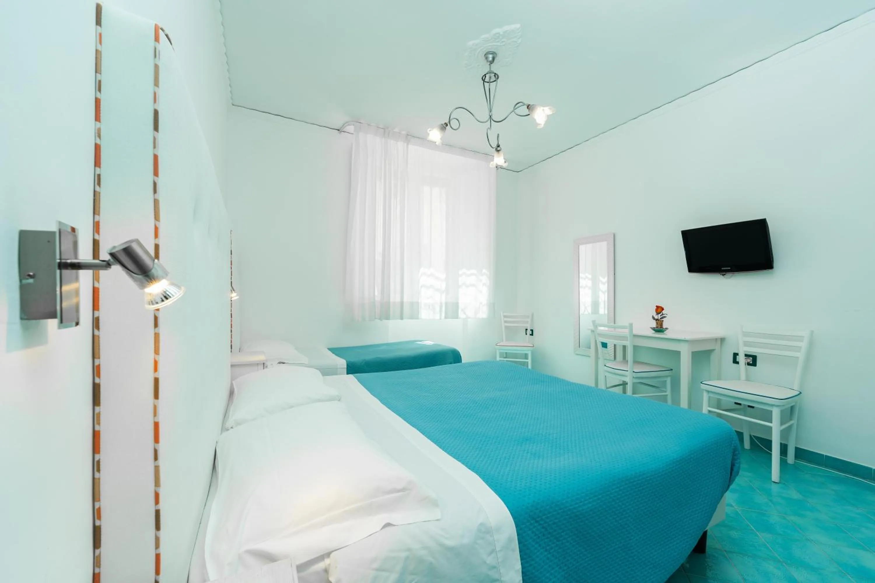 Photo of the whole room, Bed in Albergo S. Andrea