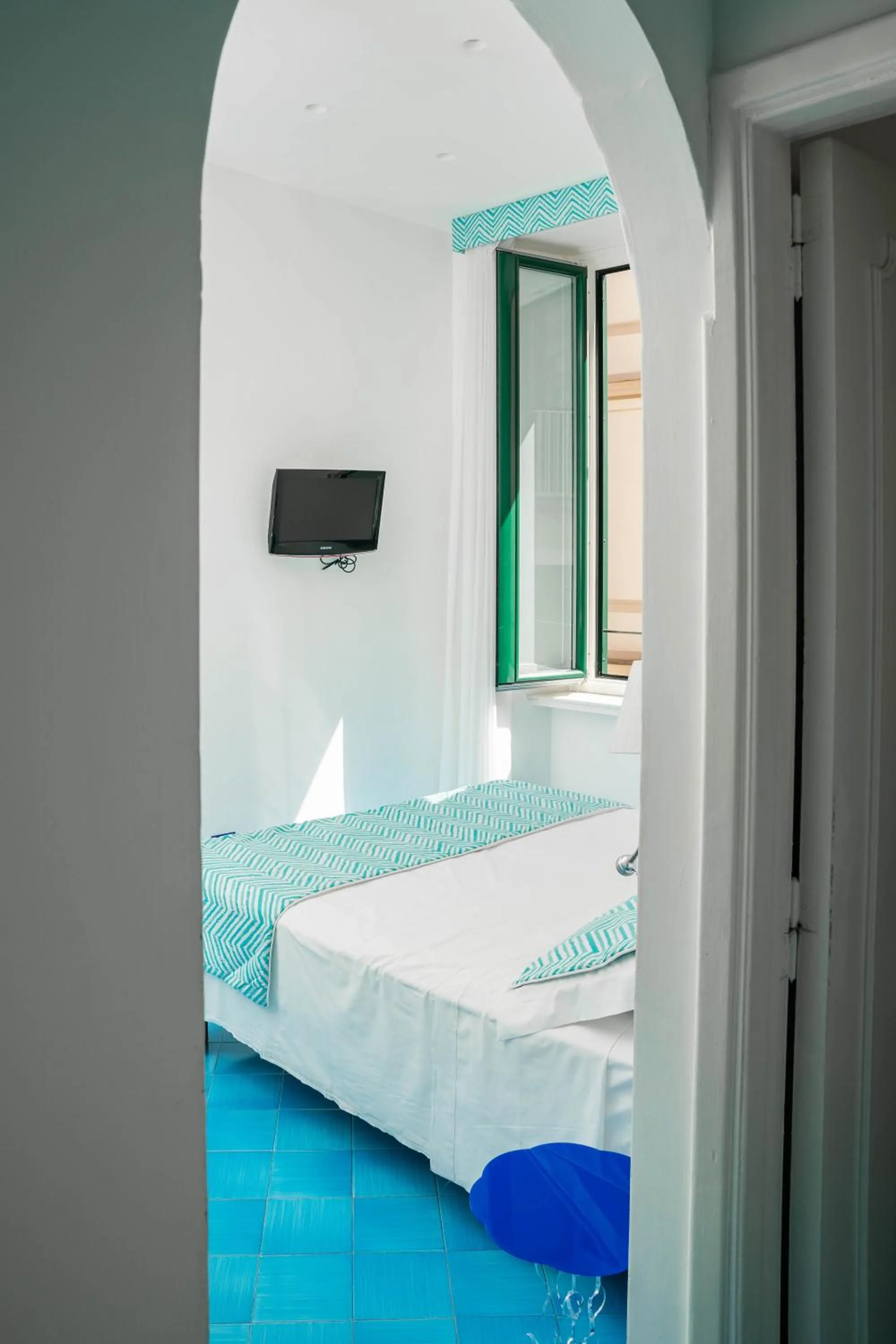 Photo of the whole room, Bed in Albergo S. Andrea