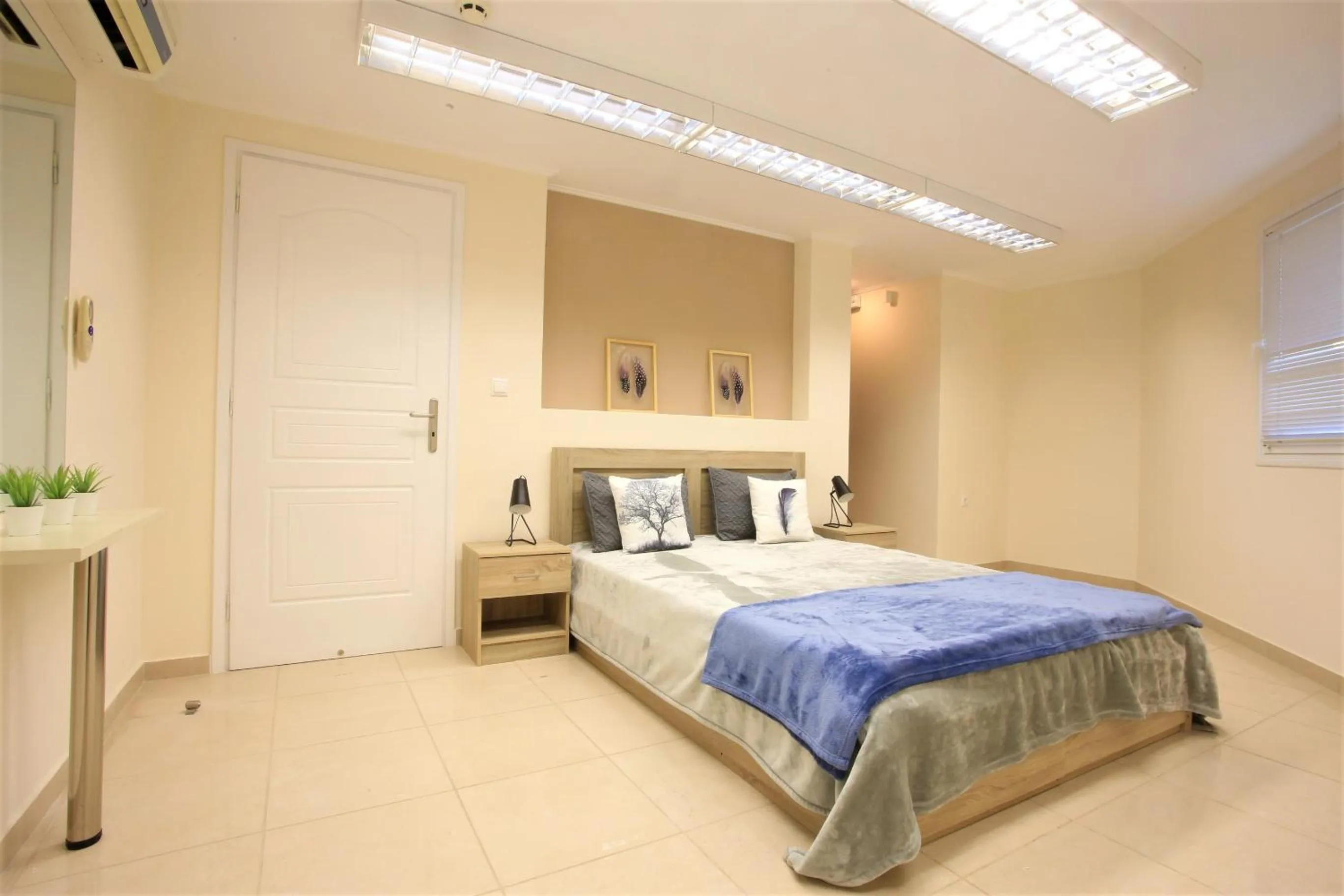 Bedroom, Bed in GK Airport Suites - Free Shuttle by GK Properties
